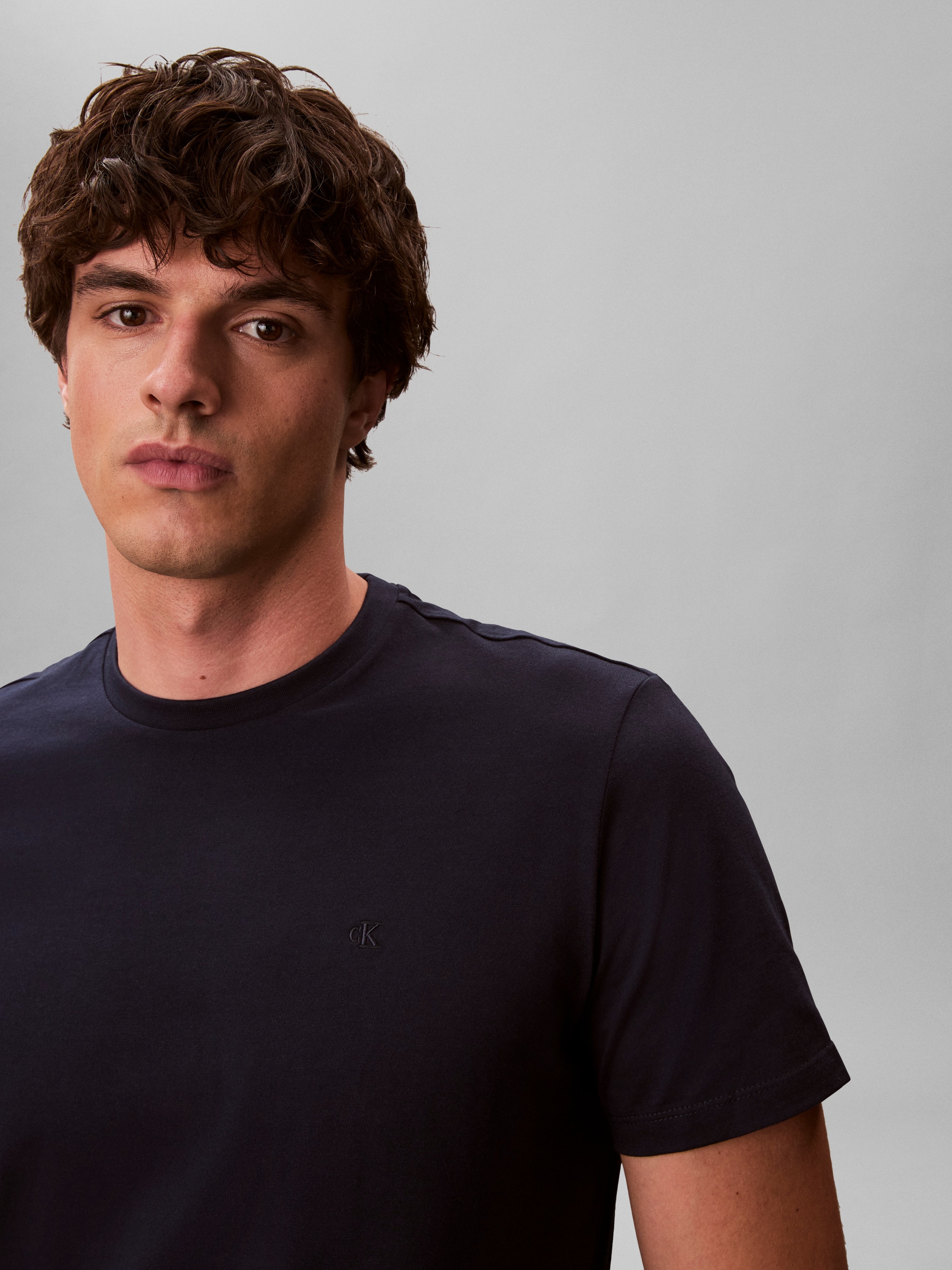 Calvin Klein Jeans T-shirt »SS CLASSIC MONOGRAM TEE 2PK« 2 cuis Mit Rundhalsausschnitt, regular fit