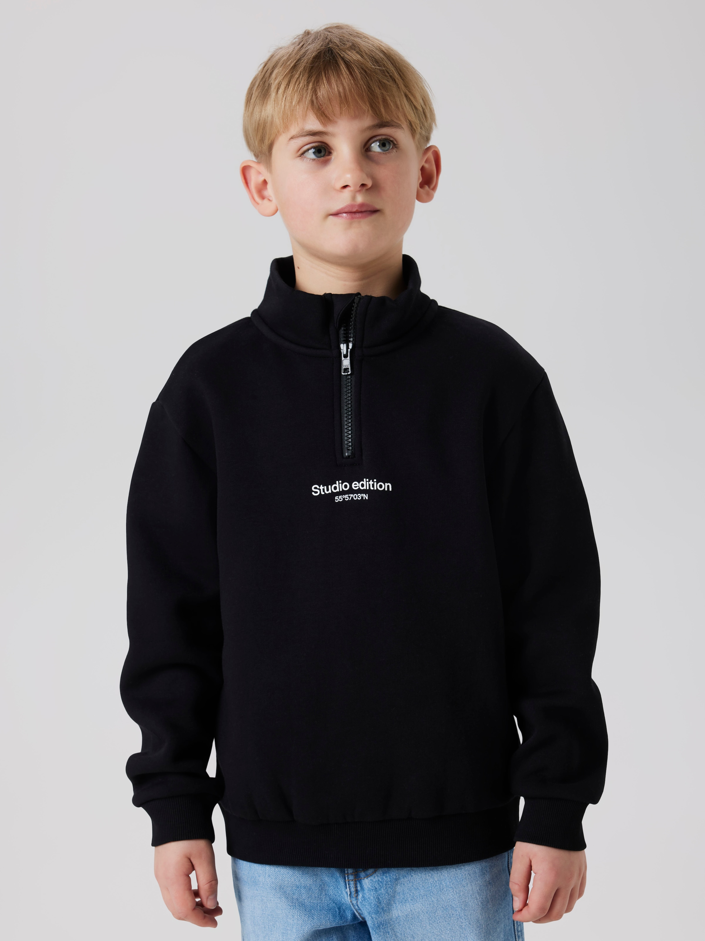 Image of Name It Sweatshirt "NKMBRODY LS NREG SWEAT ZIP BRU NOOS", mit Stehkragen und kurzem Reissverschluss