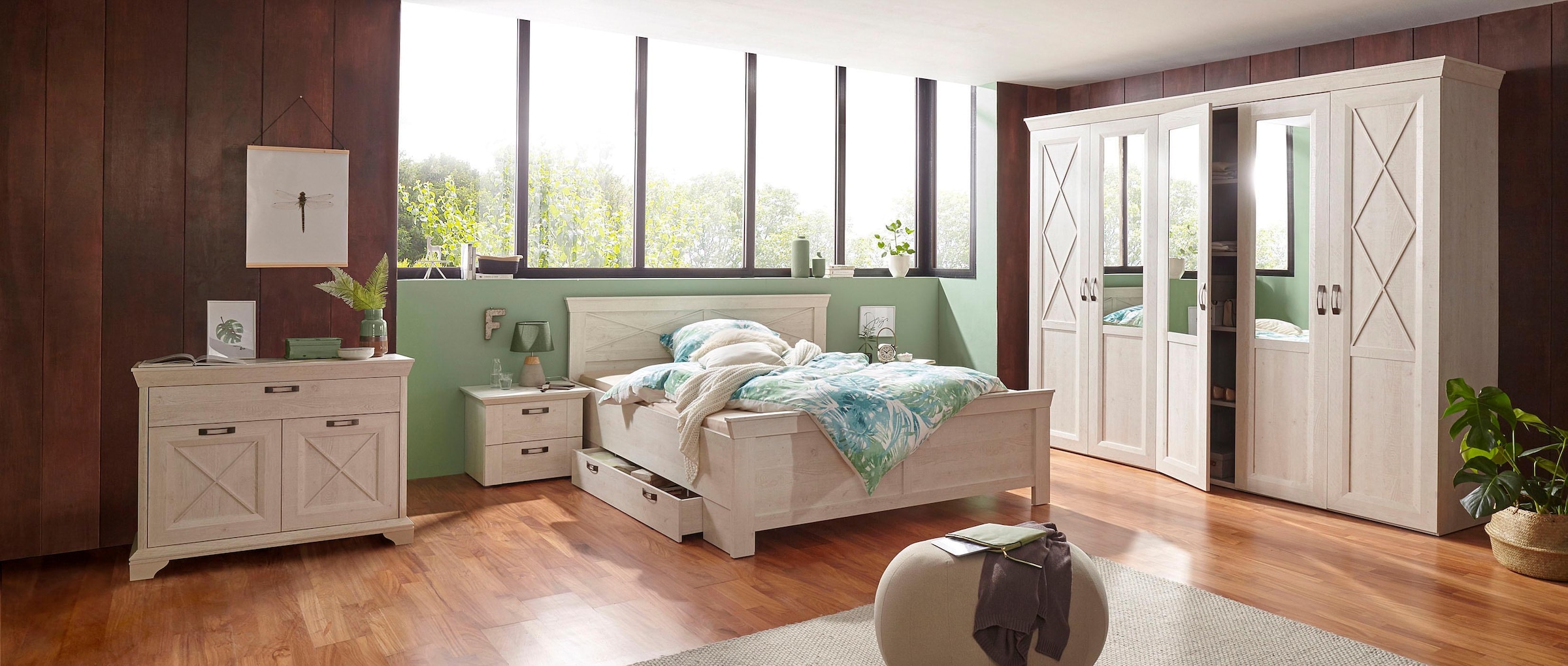 FORTE Kleiderschrank »Kashmir, klassischer Landhausstil, Made in Europe« Masse (B/T/H): 255/63/221 cm,  mit Spiegel und dekorativen Fräsungen und Elementen