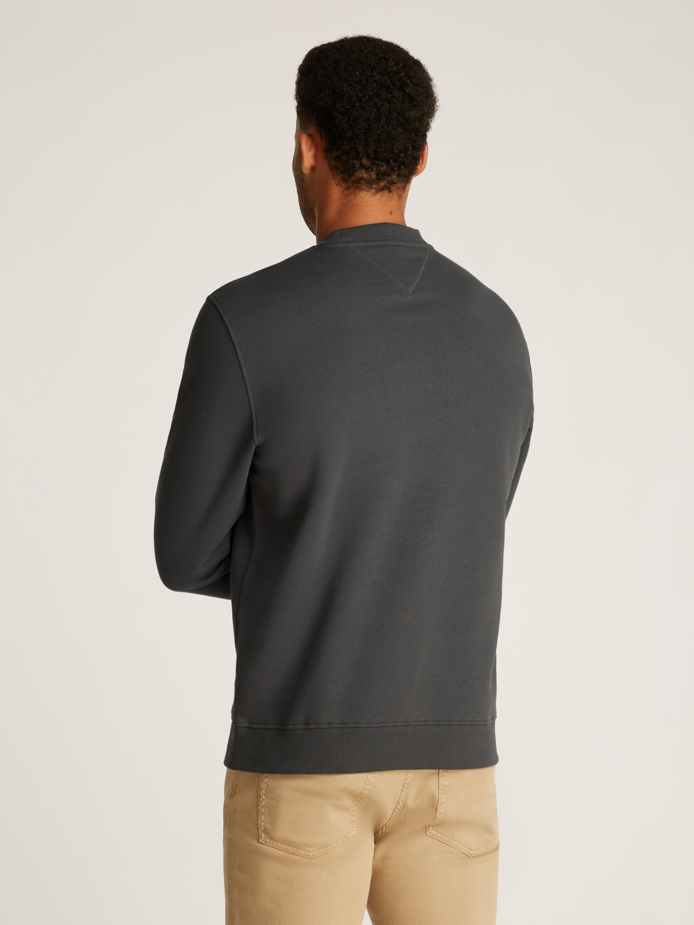 Tommy Jeans Sweatshirt »TJM REG LINEAR CREW EXT«, mit Logostickerei