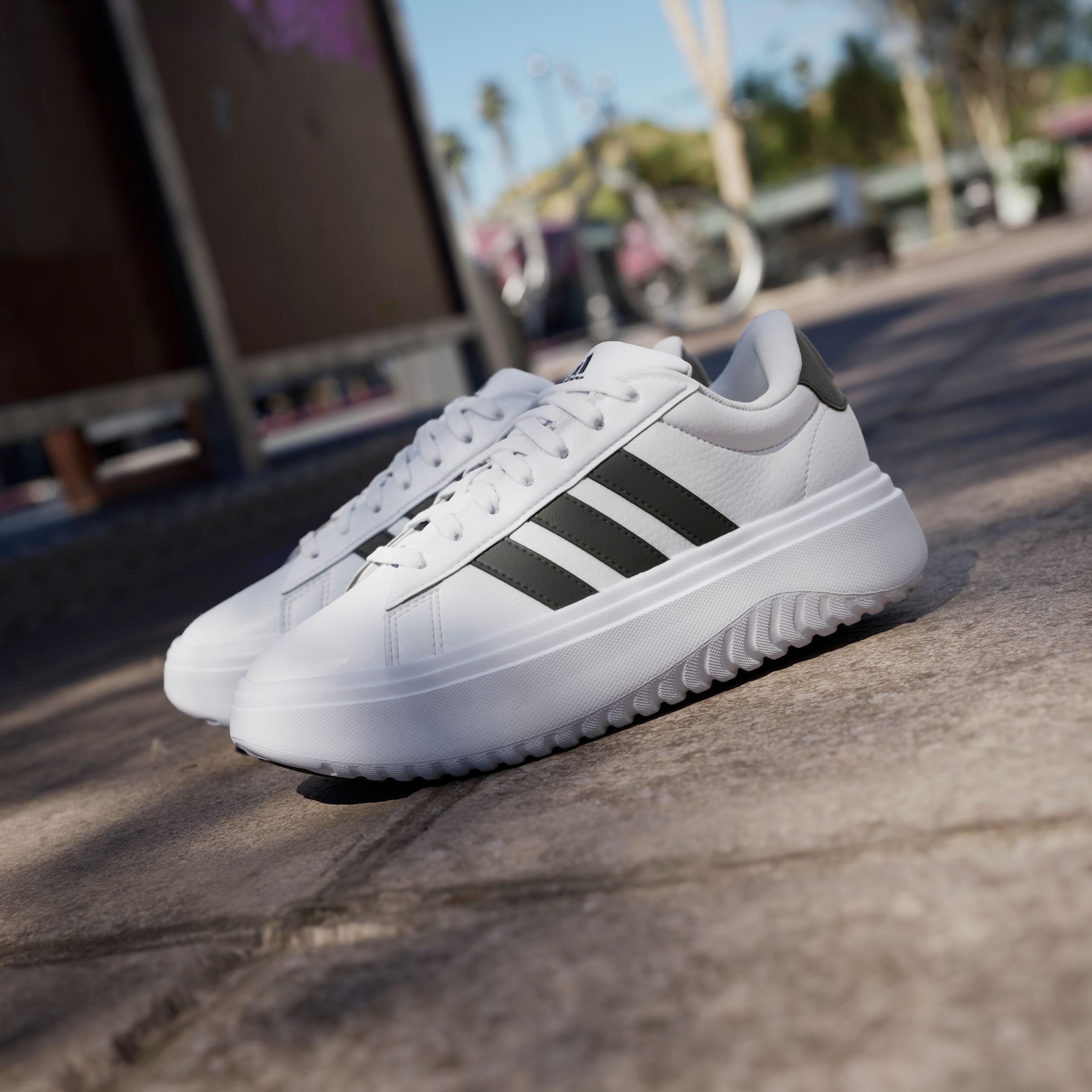 adidas Sportswear Sneaker »GRAND COURT PLATFORM«, Design auf den Spuren des adidas Superstar