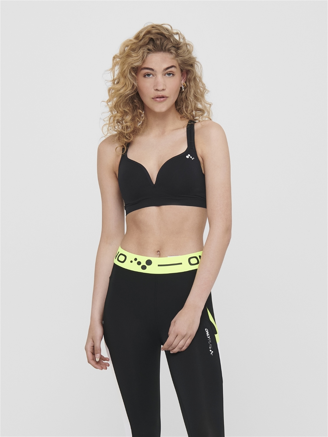 Sport-BH »ONPMARTINE CIR SPORTS BRA«, mit eingearbeiteten Cups - seamless