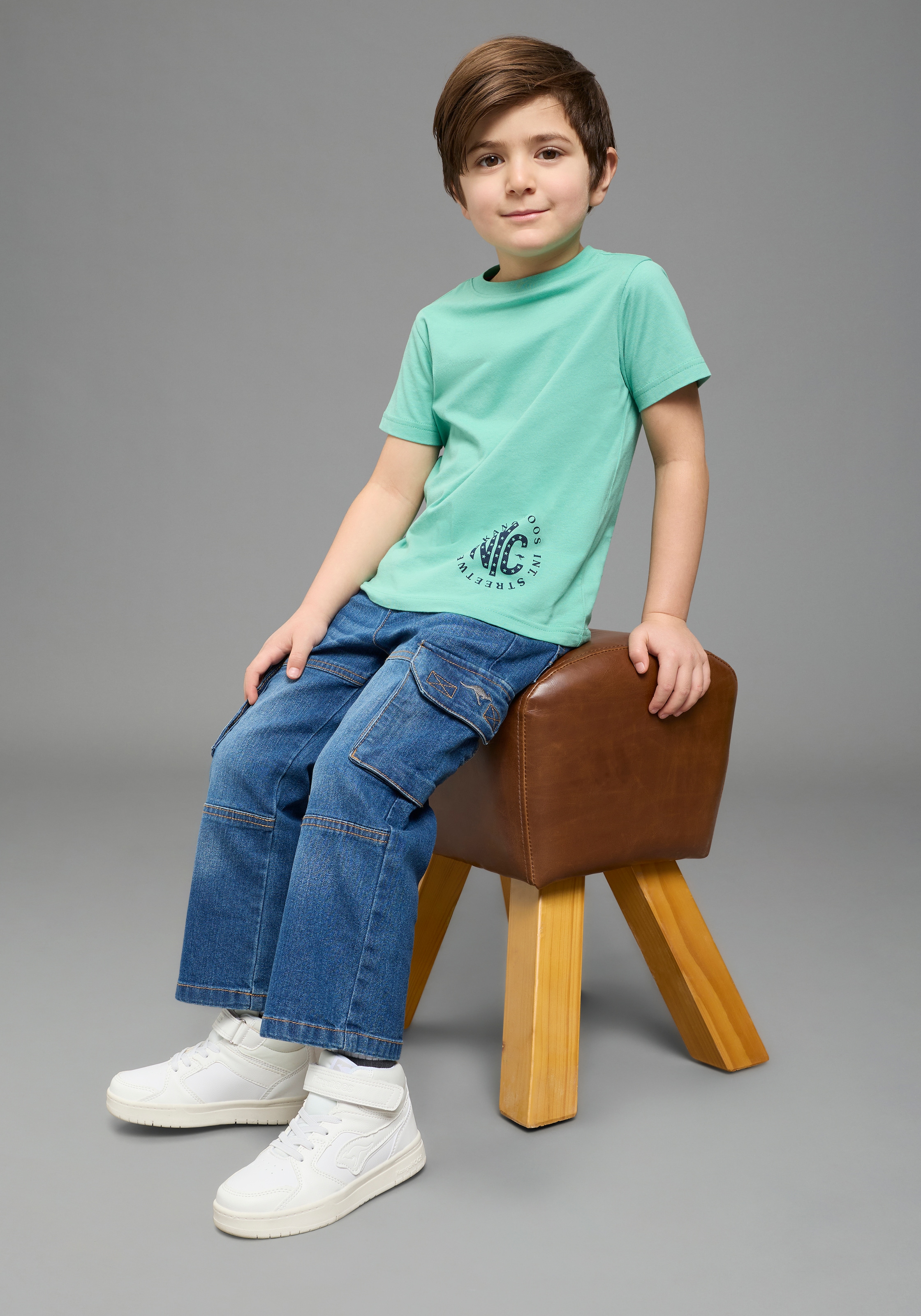 KangaROOS T-shirt »Kangaroos 2er Pack T-Shirts« Packung, 2, 2 pièces Basic Passform, mit Rundhalsausschnitt, bedruckt, aus Baumwolle