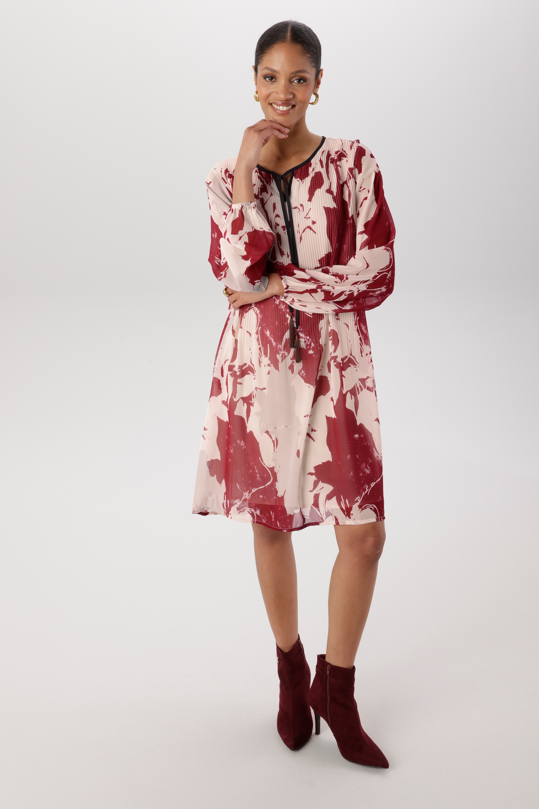 Image of Aniston SELECTED Plisseekleid zarter Chiffon mit Plissee und Body gefüttert - NEUE KOLLEKTION