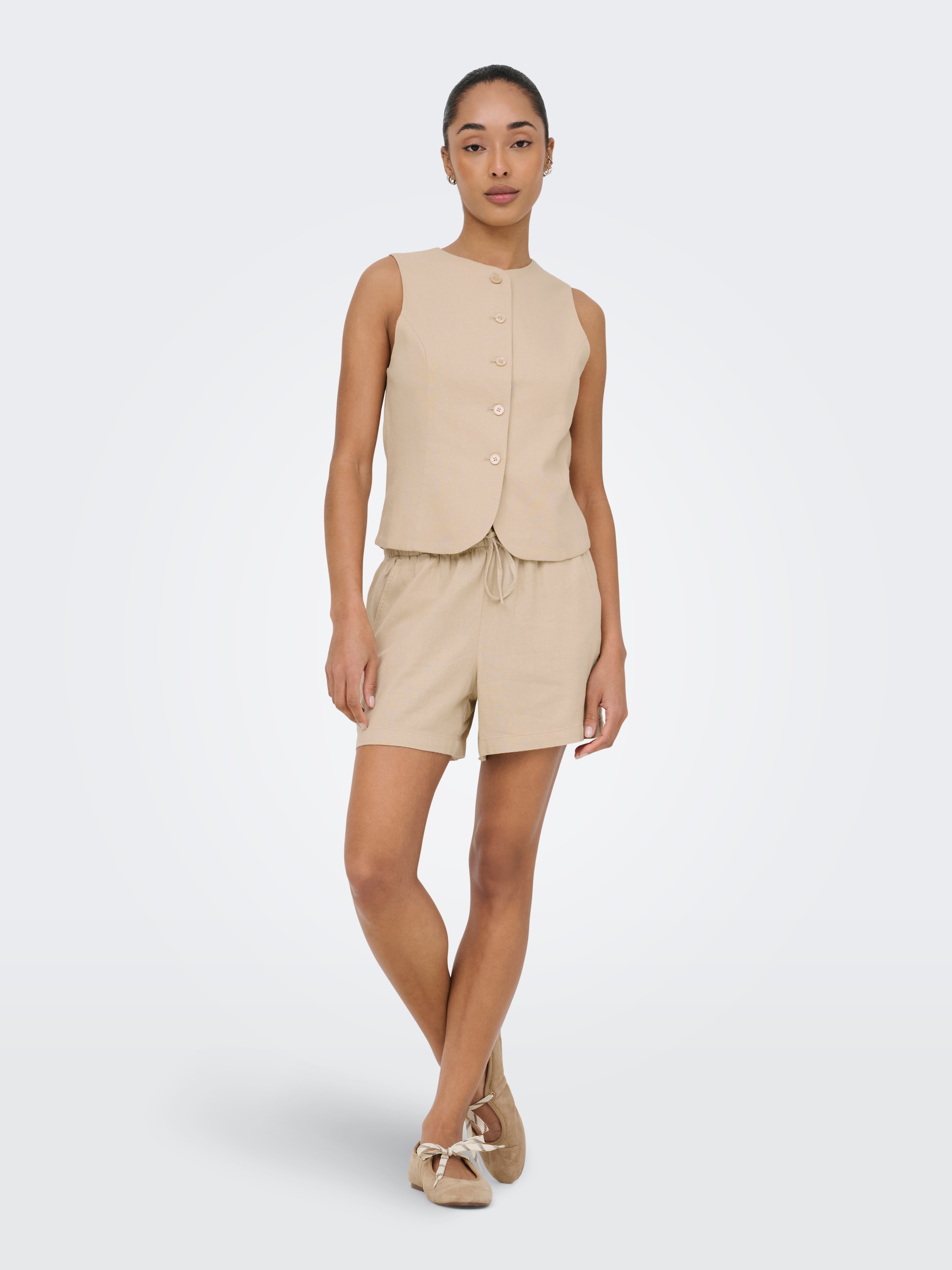 ONLY Short »ONLGOA MW LIN BL PULL-UP SHORTS CC PNT«  mit Leinen