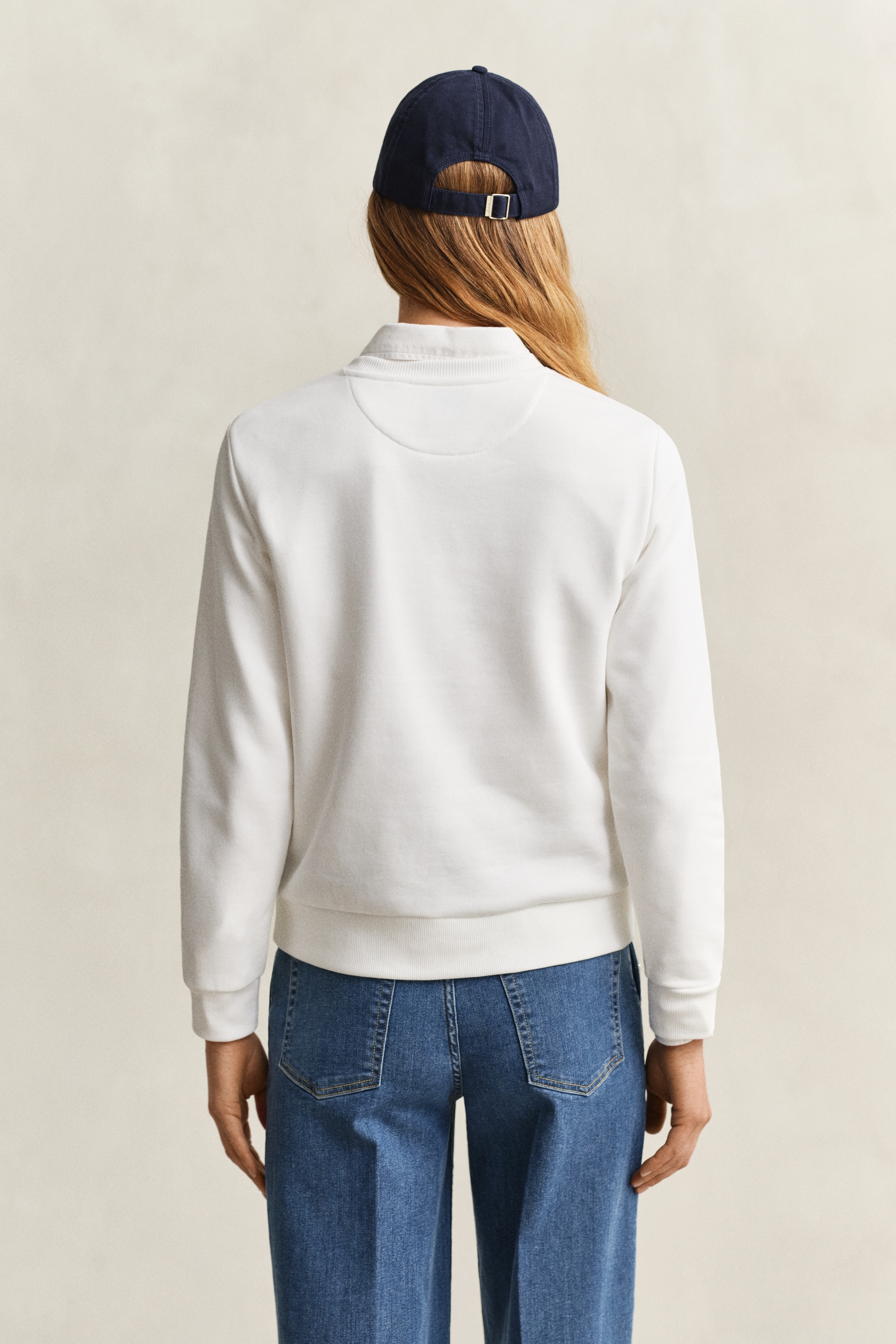 Gant »REG TONAL SHIELD C-NECK SWEAT«, Ton in Ton Stickerei, Rundhals
