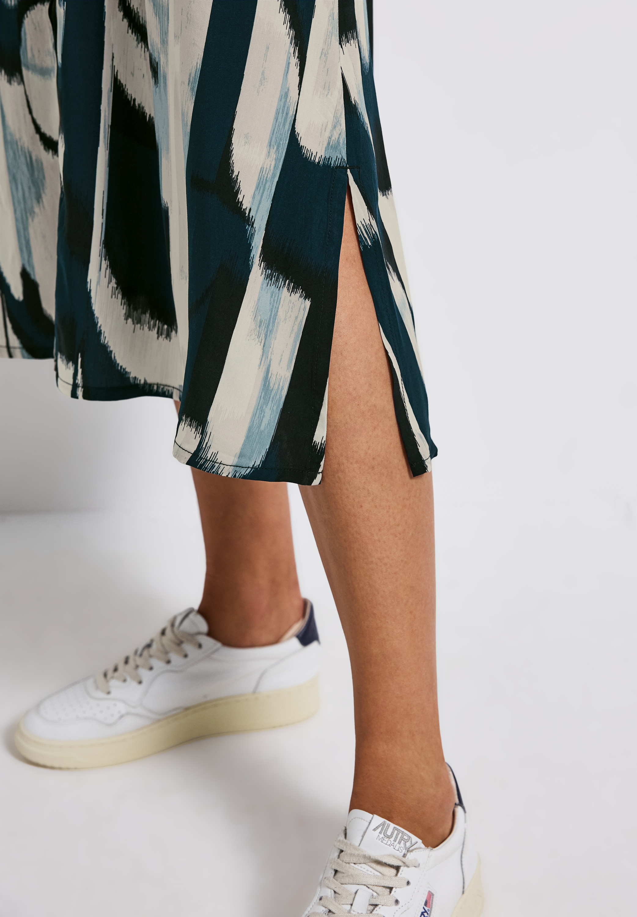 STREET ONE Midikleid, mit grafischem Muster und ärmellos