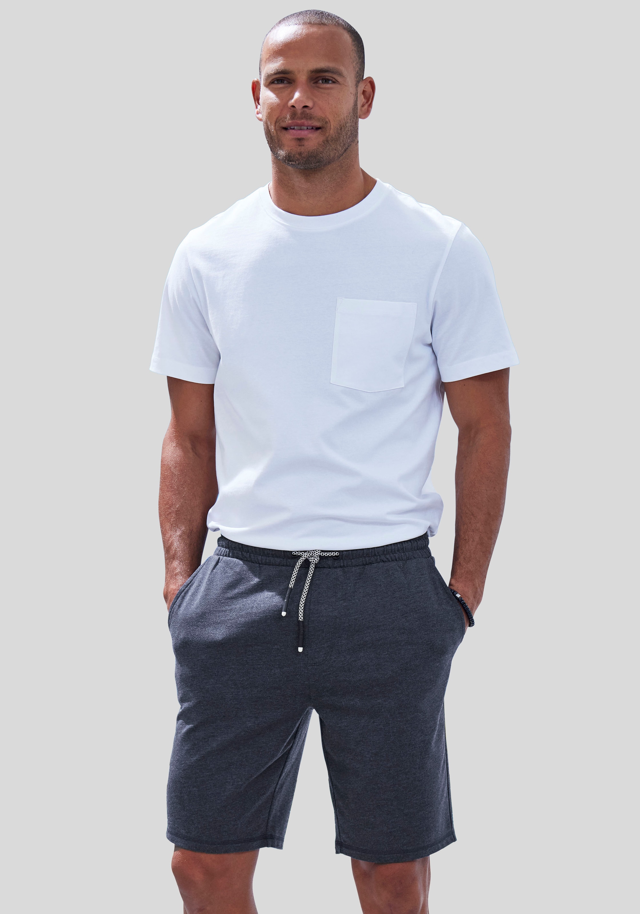 John Devin Sweatshorts »weit geschnitten«, in Melange-Optik aus Baumwoll-Mix