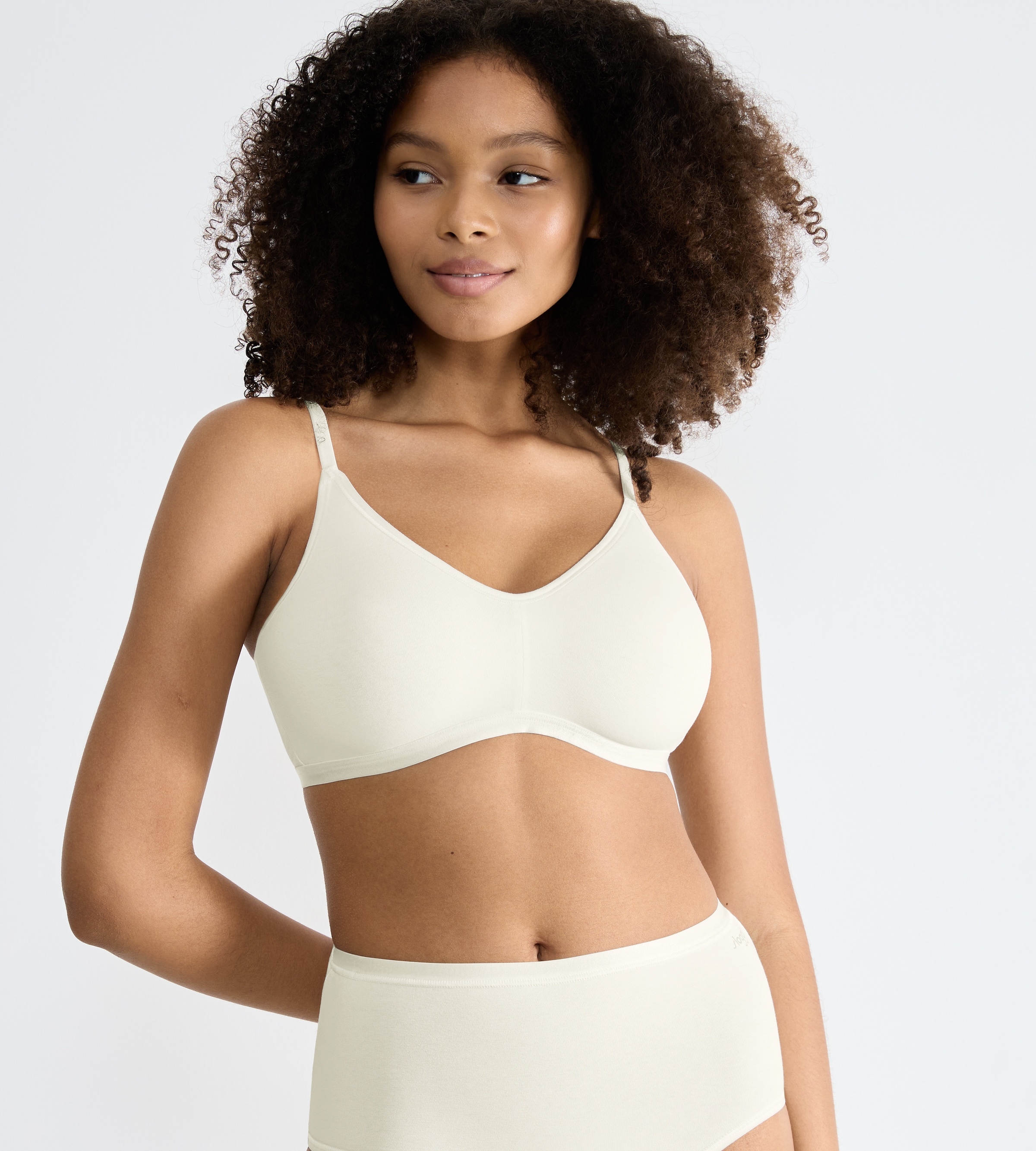 sloggi Bügel-BH »GO Daily Cotton Soft bra«, Glanz-Effekt Details, tiefer V-Ausschnitt