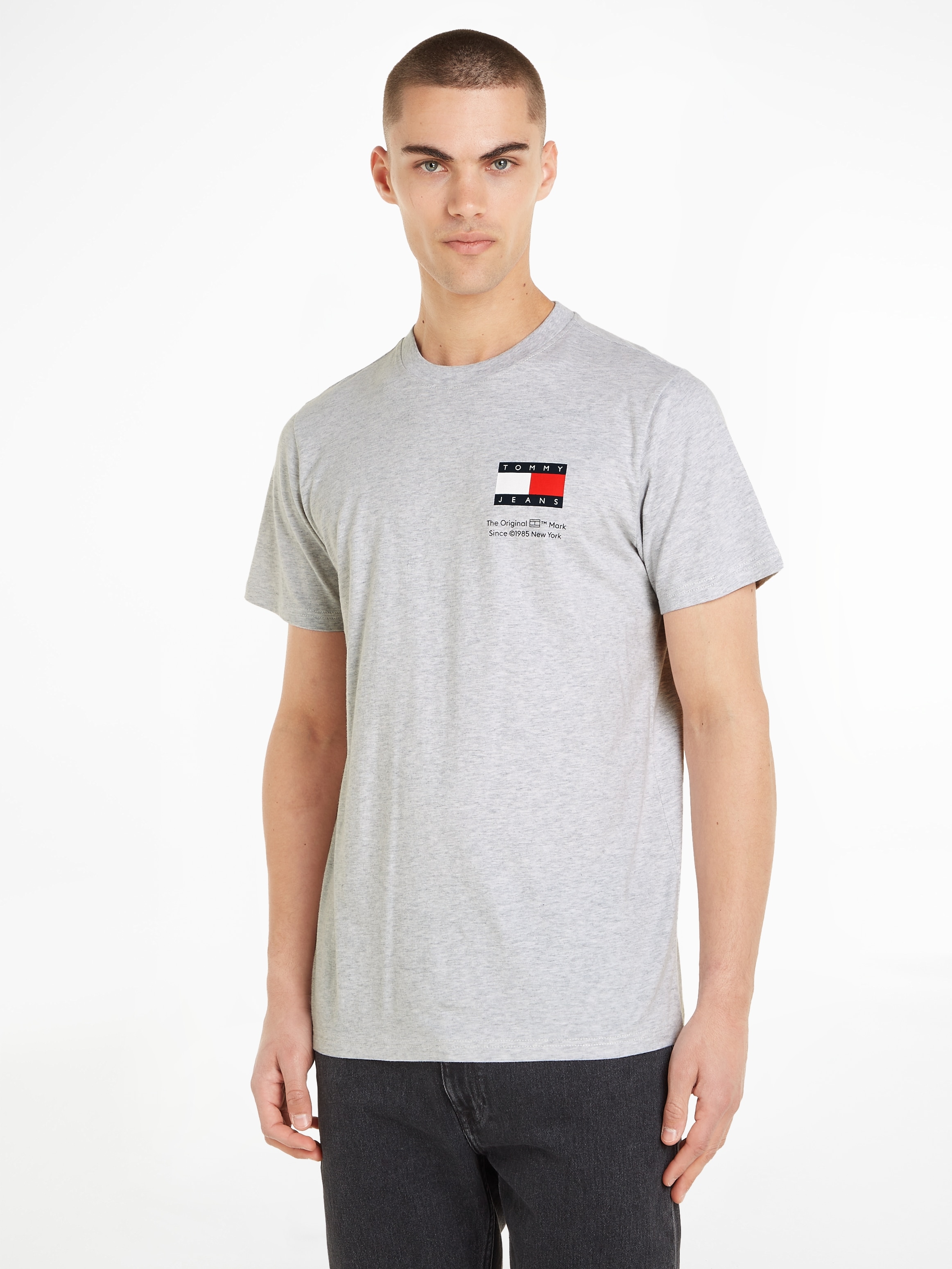 Tommy Jeans Plus T-Shirt »TJM SLIM ESSENTIAL FLAG TEE EXT«, mit Tommy Jeans Logo-Schriftzug, Grosse Grössen
