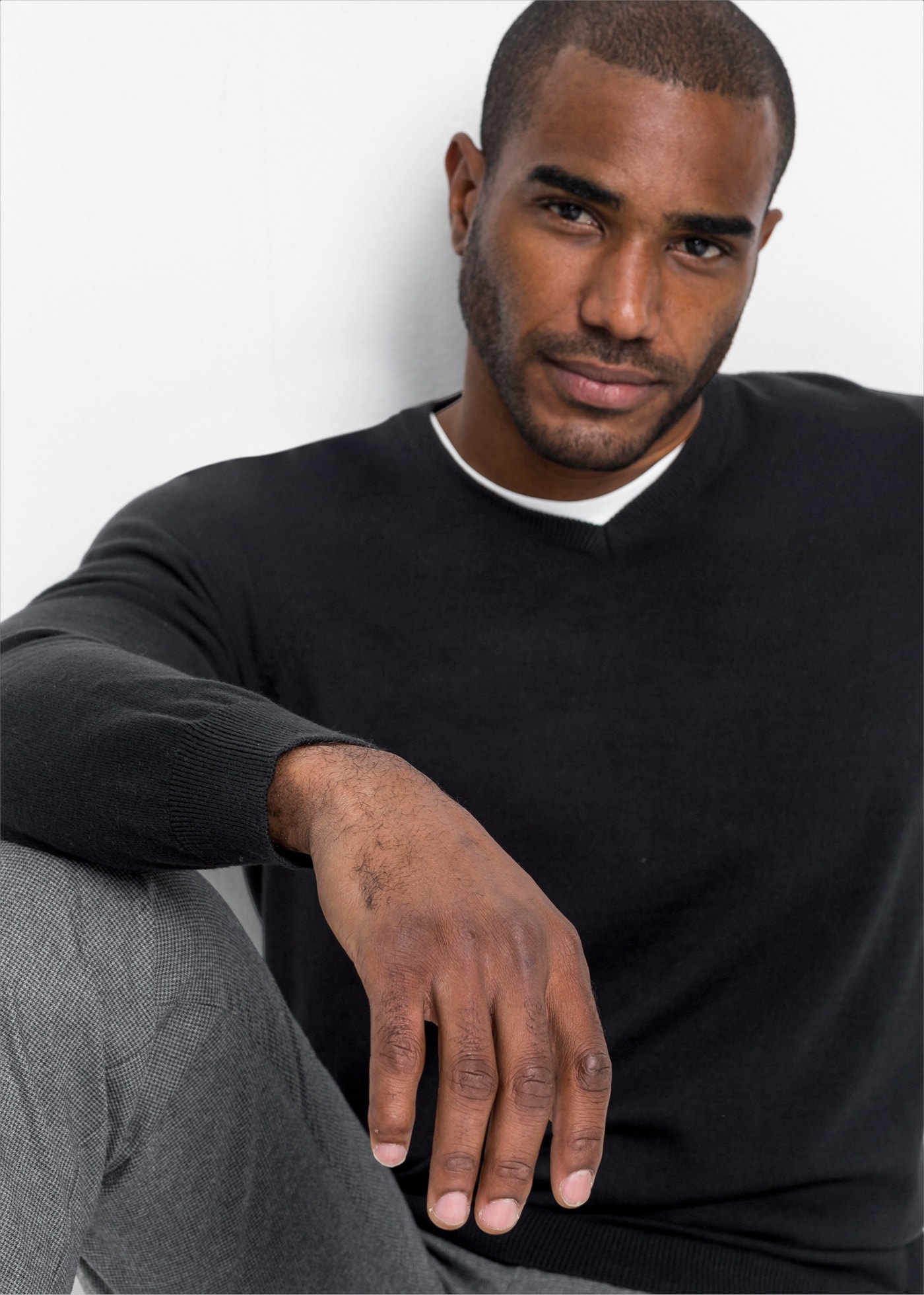 bonprix Pull en tricot »Feinstrickpullover in Regular Fit« aus Feinstrickmaterial, mit V-Ausschnitt, Regular Fit