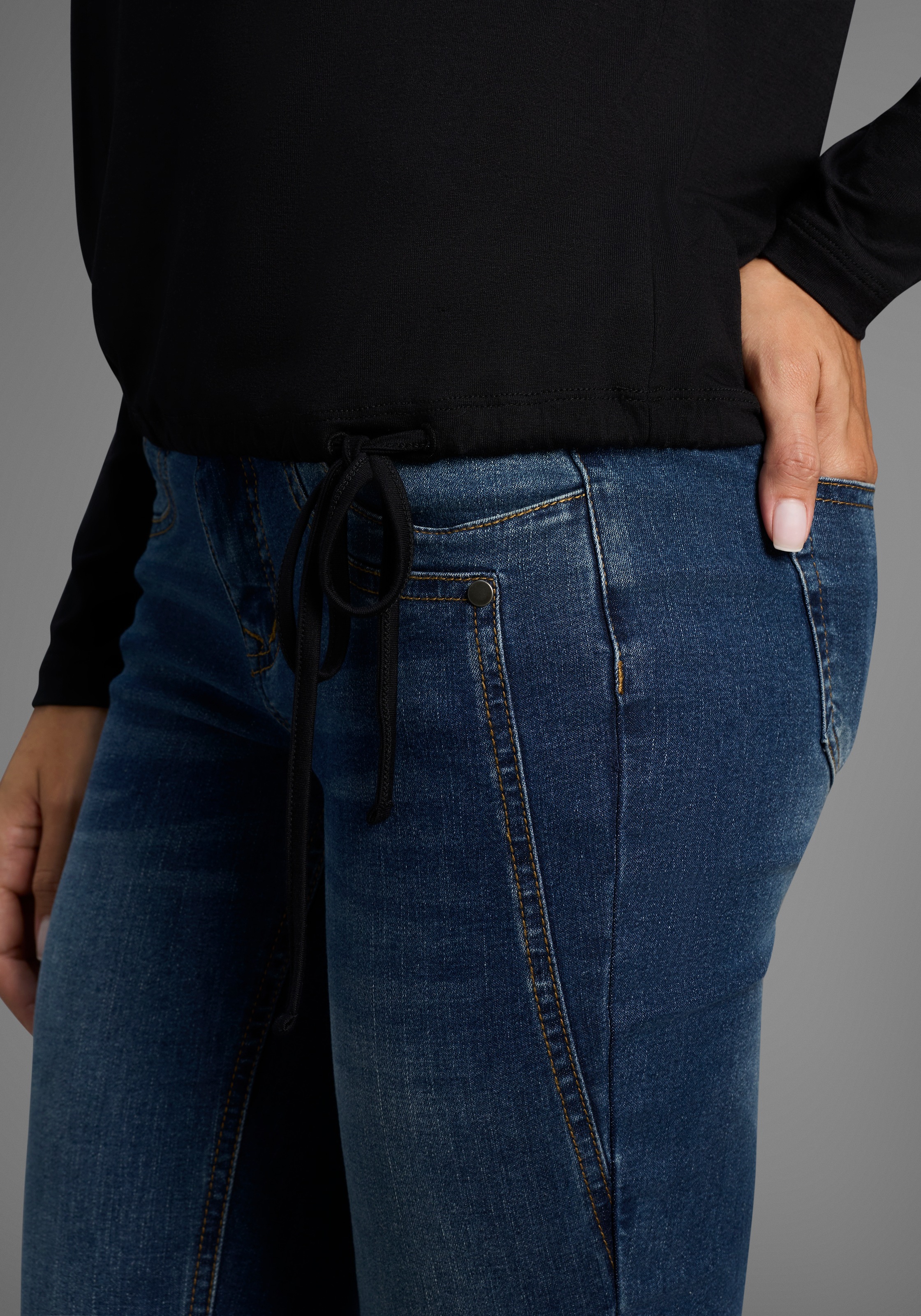 Laura Scott Longsleeve, mit grafischem Folien-Druck - NEUE KOLLEKTION