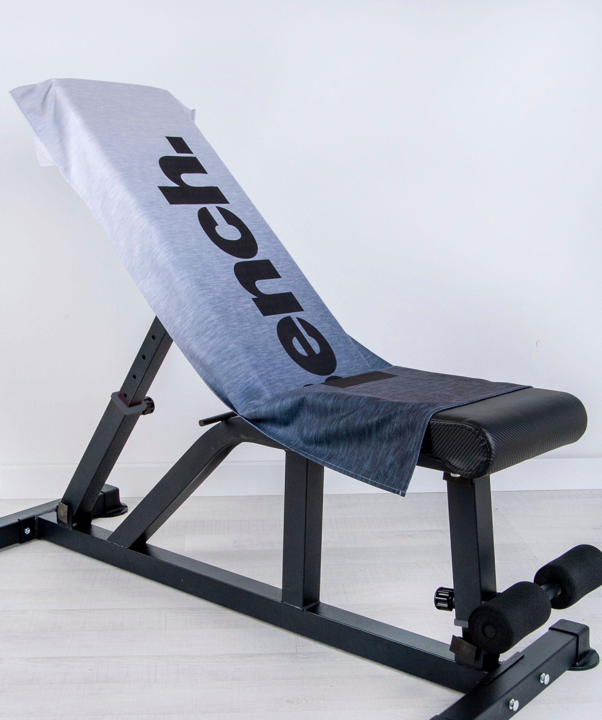 Bench. Sporthandtuch »Bench«, (1 St.), Bench Fitnesstuch / Sports Towel mit Überschlag & Tasche, 50x110 cm