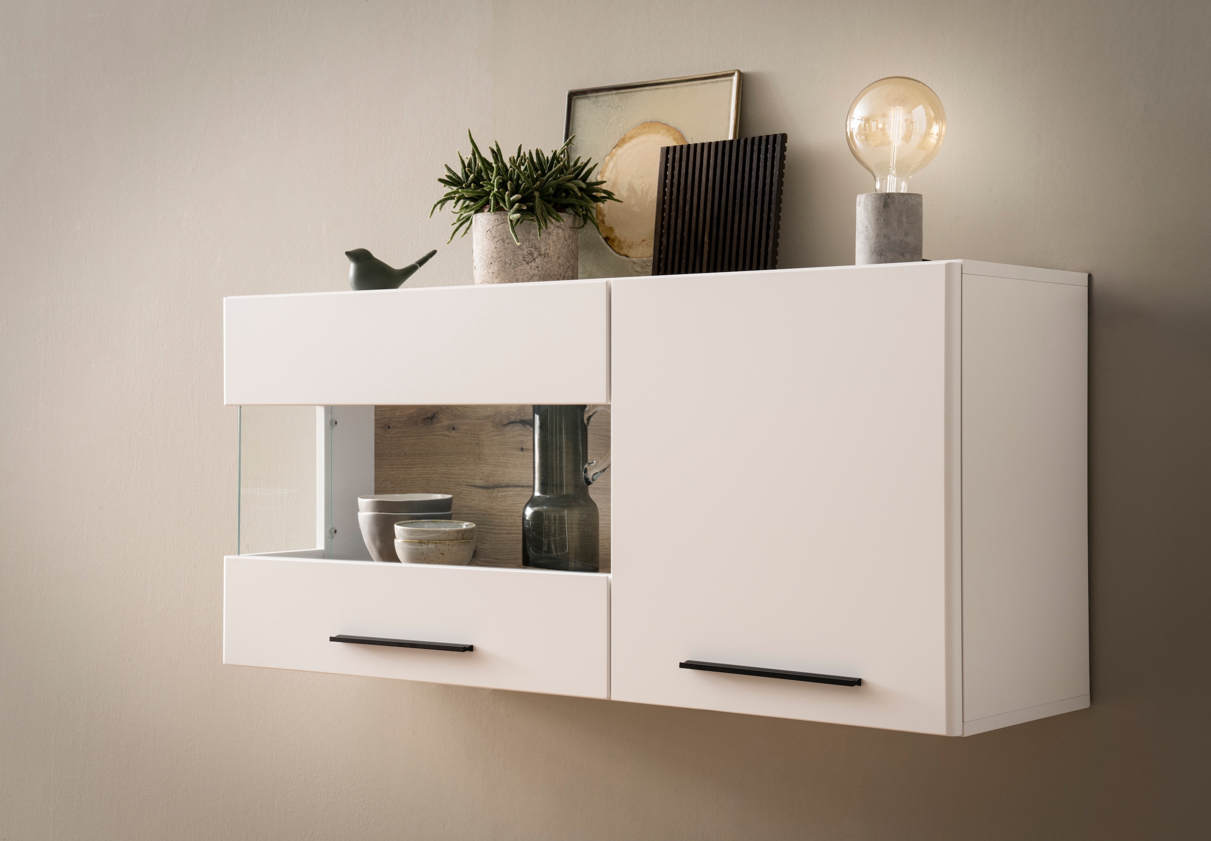 Image of Home affaire Hängevitrine "Salerno Hängeschrank, Glasvitrine, Weiss mit Eiche Evoke Dekor, modern." Metallgriffe, ausreichend Stauraum, vielseitig einsetzbar, 120cm breit
