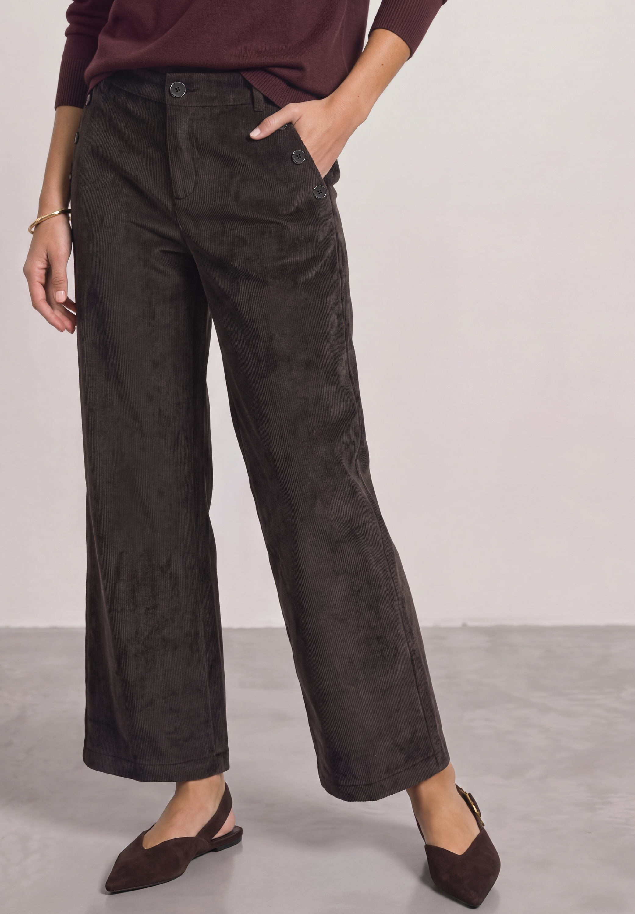 STREET ONE Cordhose »Style Amalia«  Streight Leg mit Zierknöpfen