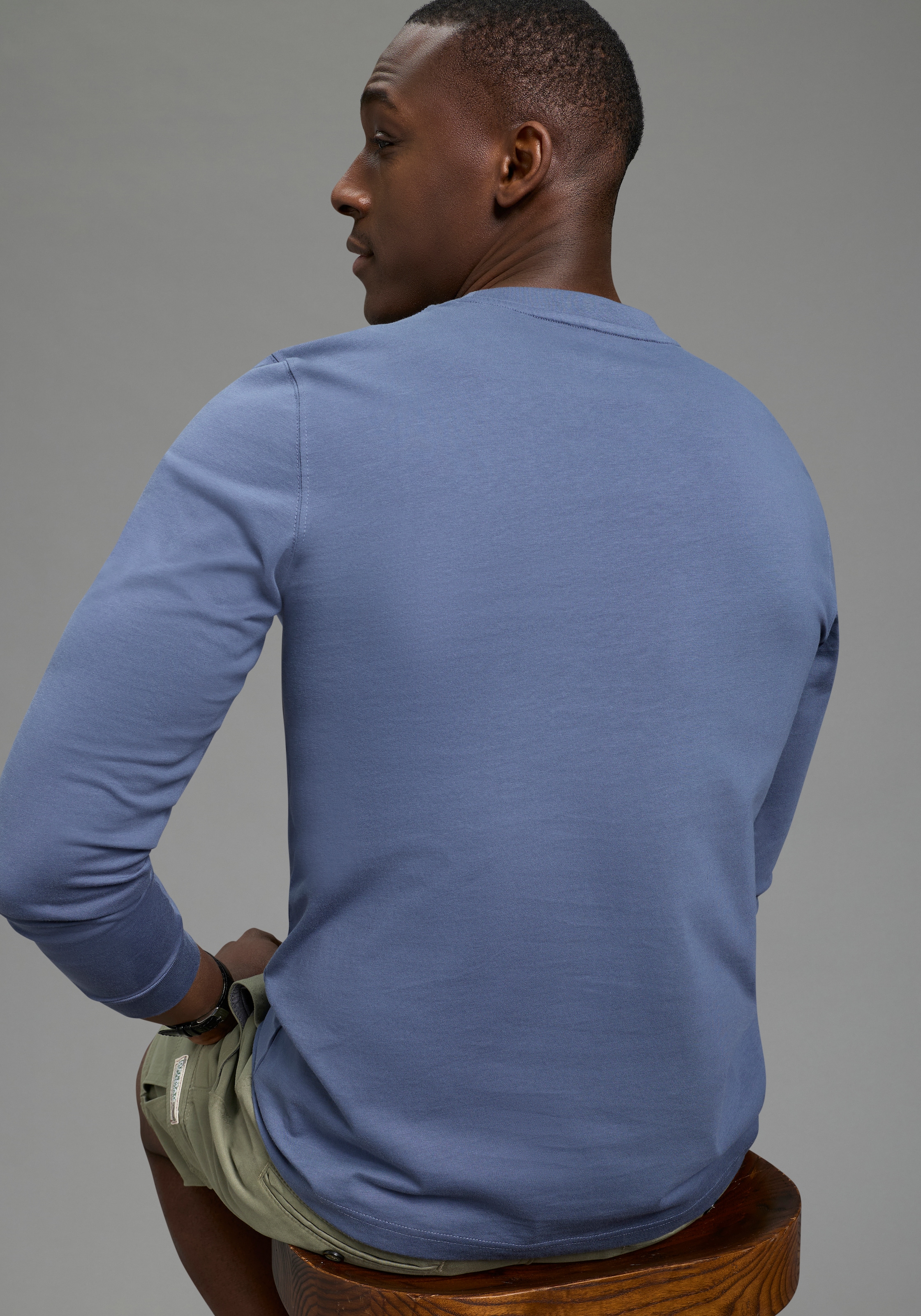 DELMAO Shirt à col rond »Neue Kollektion« casual Stil, langarm, schmale Passform, mit Print