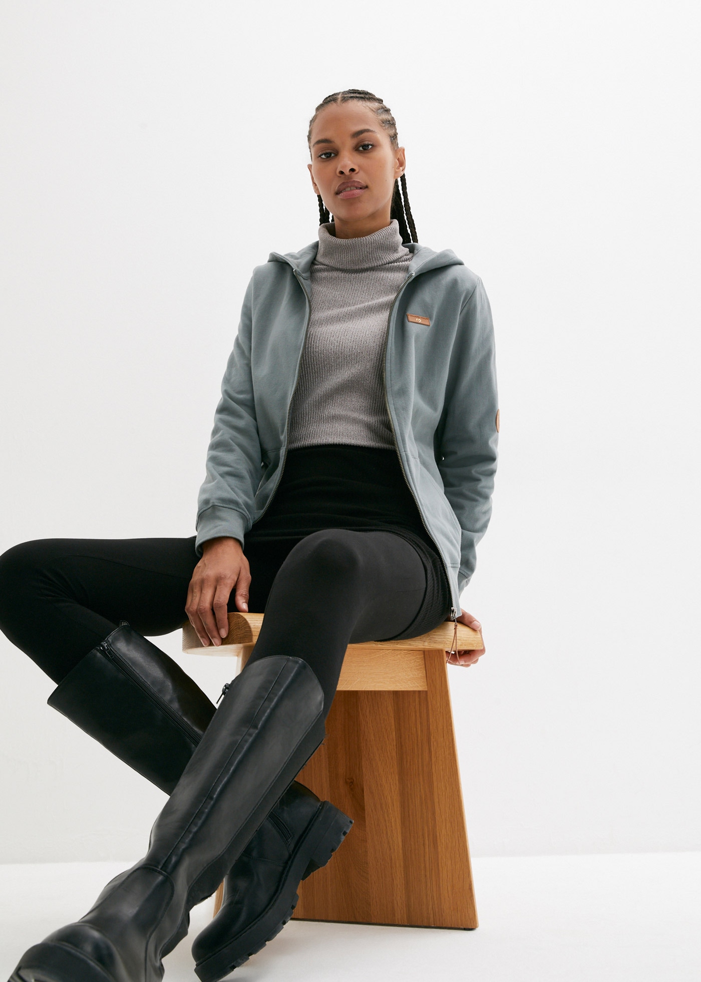 bonprix Kapuzensweatjacke mit Kapuze, mit Kängurutaschen, aus Baumwolle, mit Reissverschluss