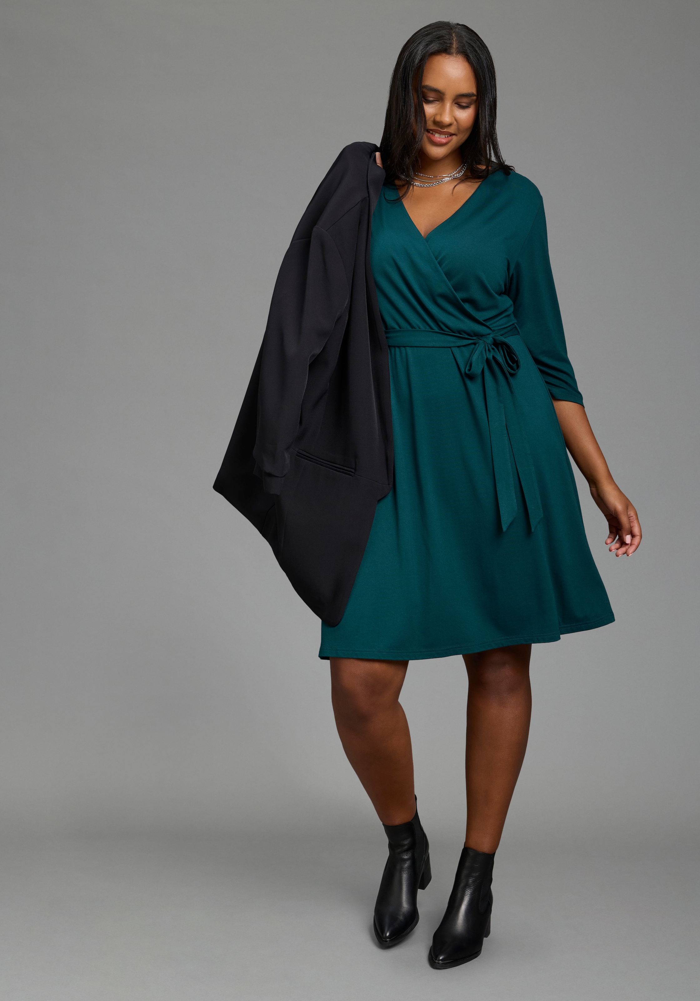Image of Laura Scott CURVE Jerseykleid "Grosse Grössen" in grossen Grössen, mit Wickeloptik, taillierte Passform