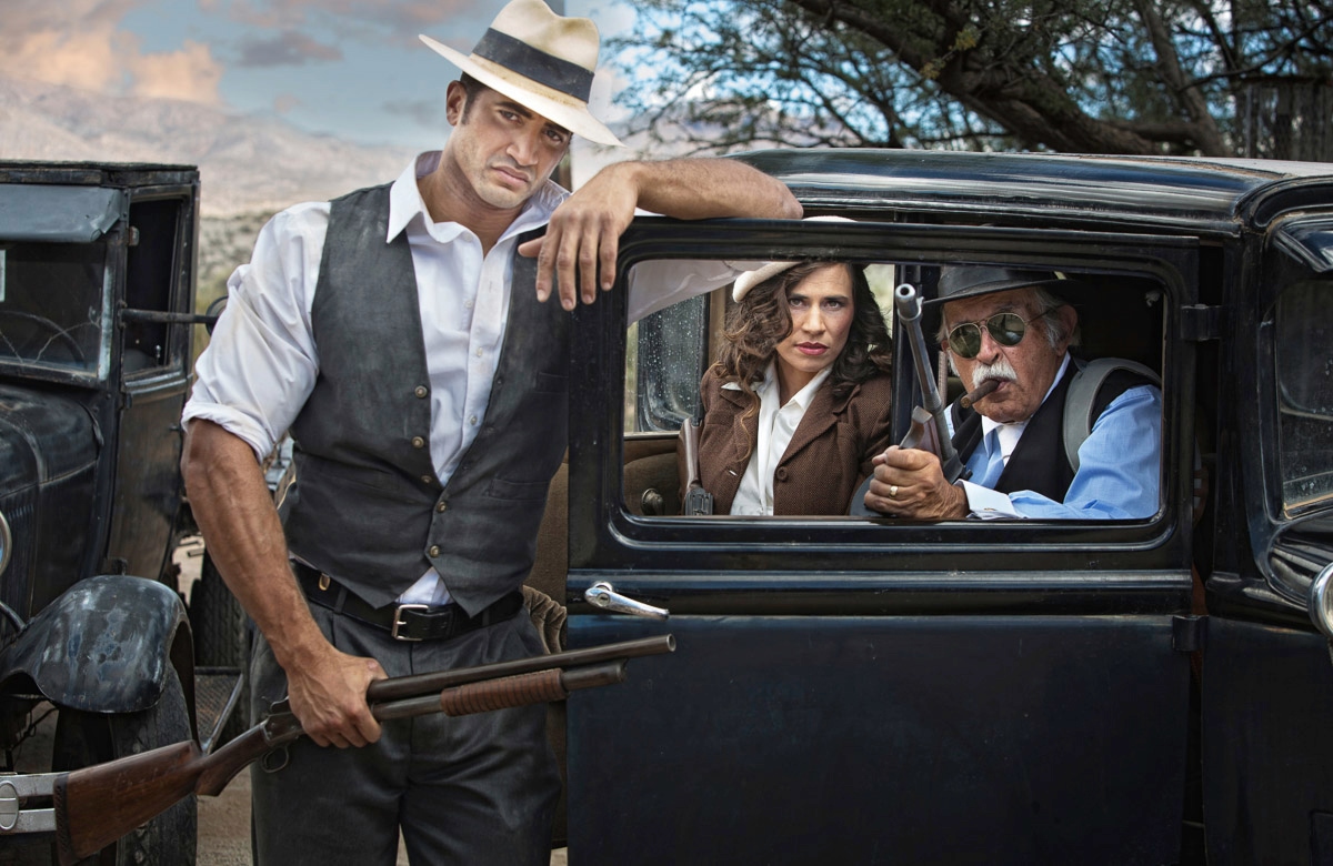 Image of Papermoon Fototapete "GANGSTERS-20 JAHRE VINTAGE RETRO USA OLDTIMER WAFFEN"