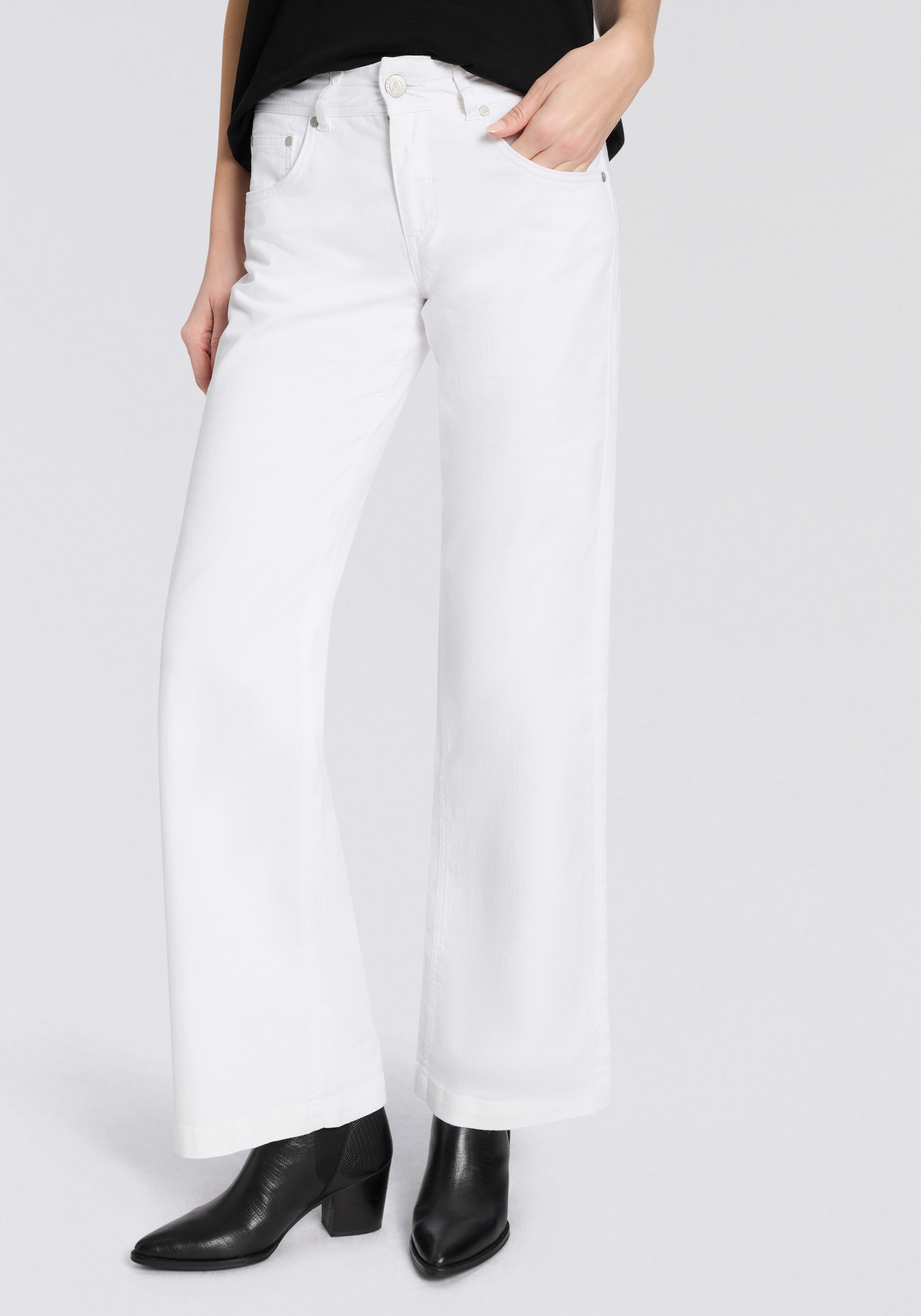 Image of Herrlicher 5-Pocket-Jeans "Edna Denim White Stretch" im Flared Fit