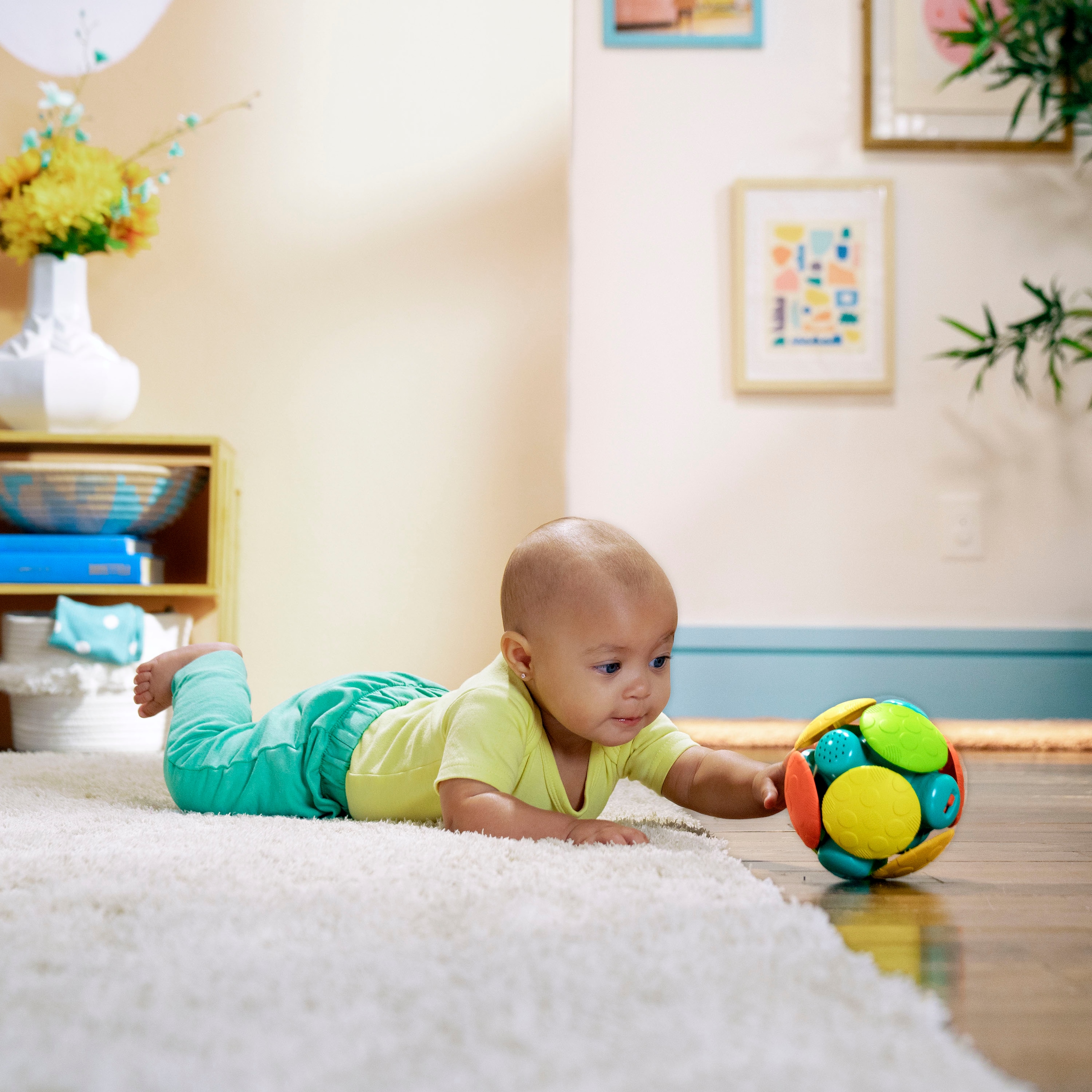 Bright Starts Jouet de préhension »Wobble Bobble™ Crawl & Chase Ball«