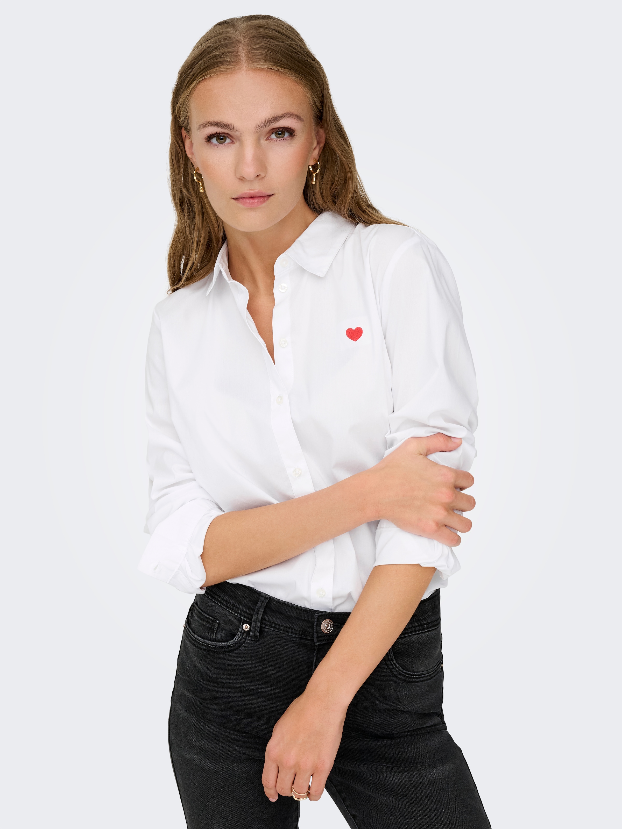 JDY Hemdbluse »JDYMIO L/S EMBROIDERY SHIRT WVN NOOS« in klassischer Form mit kleiner Bruststickerei