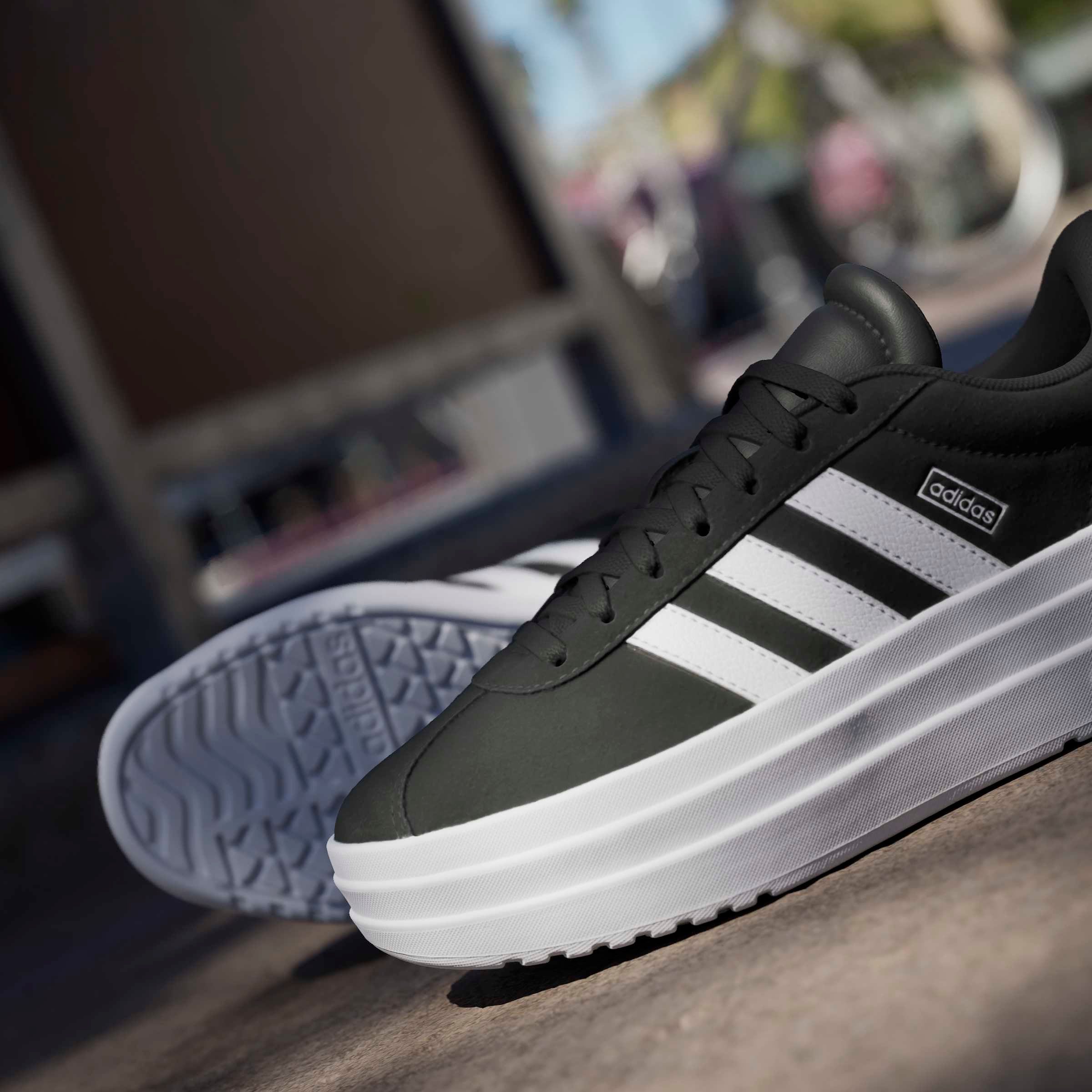adidas Sportswear Plateausneaker »VL COURT BOLD LIFESTYLE KIDS«, Design auf den Spuren des adidas Gazelle Bold