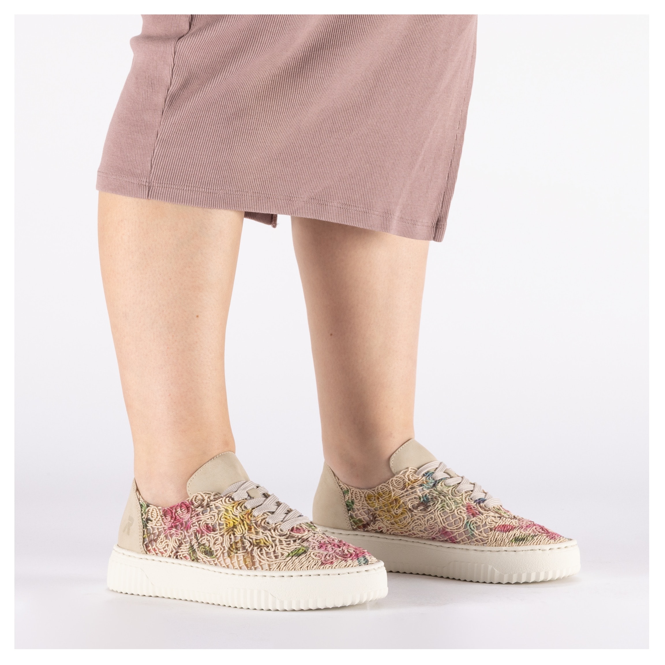 Rieker Baskets à plateforme  chaussure à lacets, chaussure basse en finition vegan
