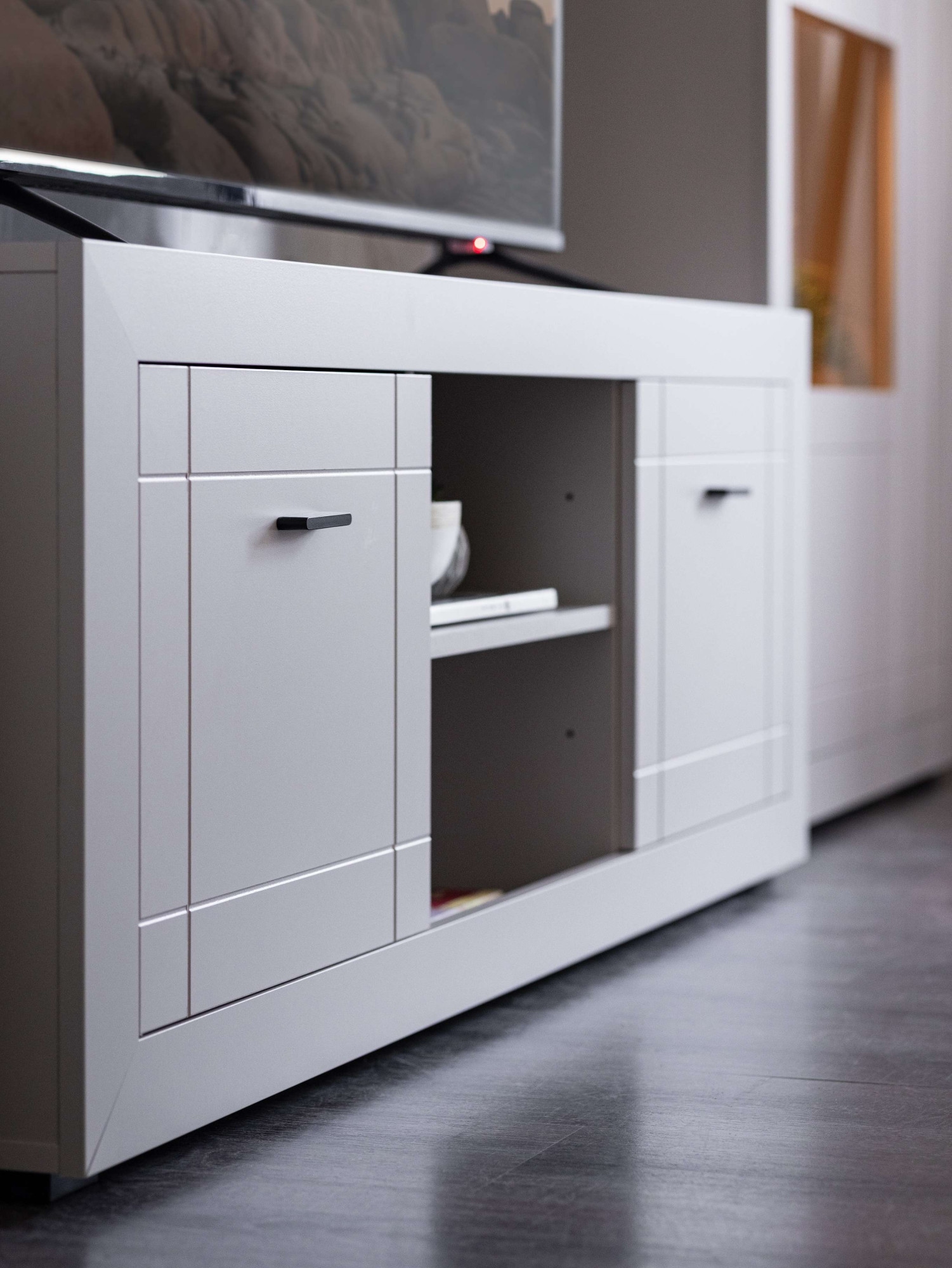 Home affaire Lowboard »Warwick TV-Board, TV-Kommode, TV-Schrank, TV-Unterschrank, TV-Möbel« Elegantes Lowboard in Kaschmir mit viel Stauraum, Heissfolienprägung