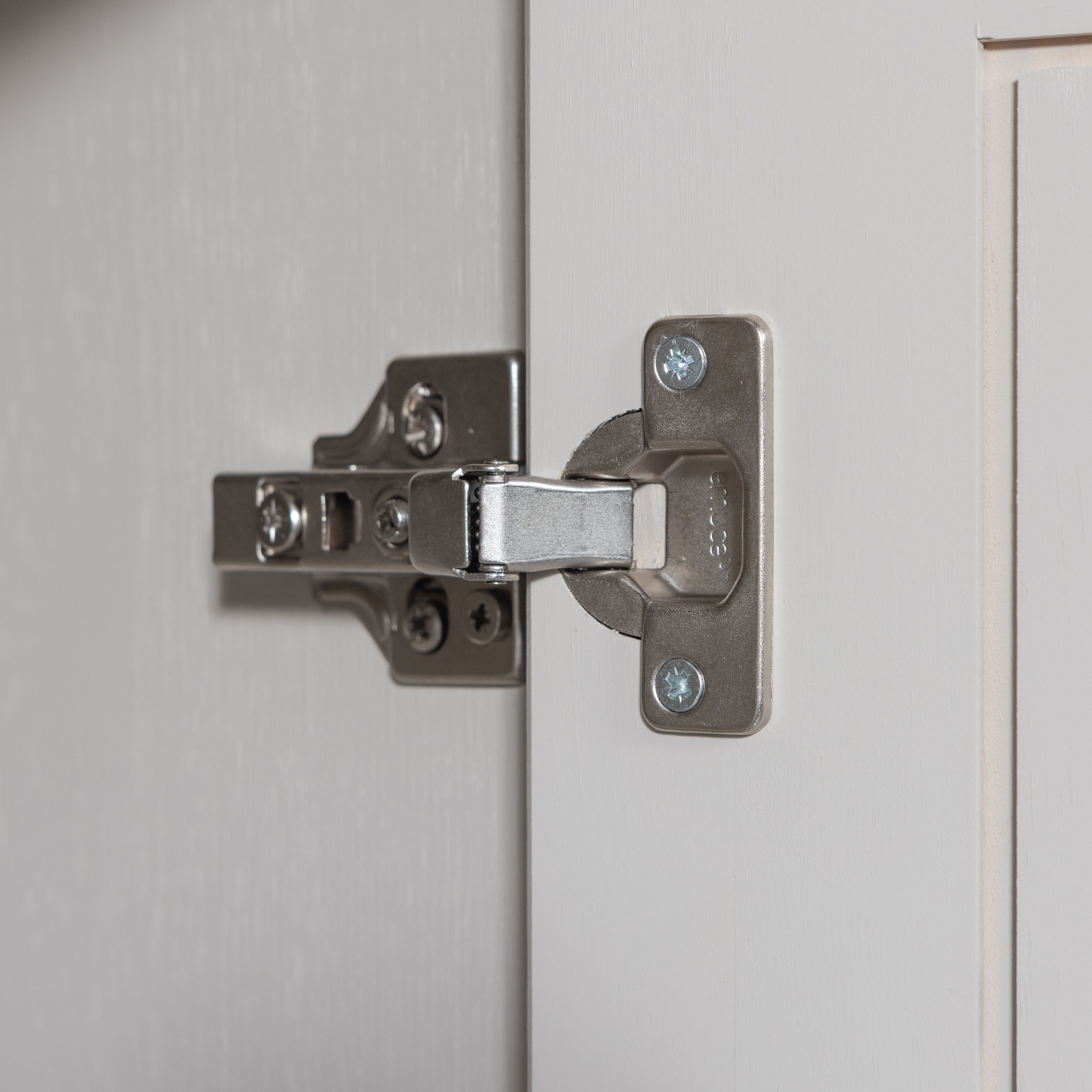 WOOOD Kleiderschrank »Olivia FSC®-Kiefernholz mit Hängebereich, H 212 x B 171 x T 63 cm« Tragkraft 10 kg pro Boden, Einlegeboden-Optionspakete erhältlich