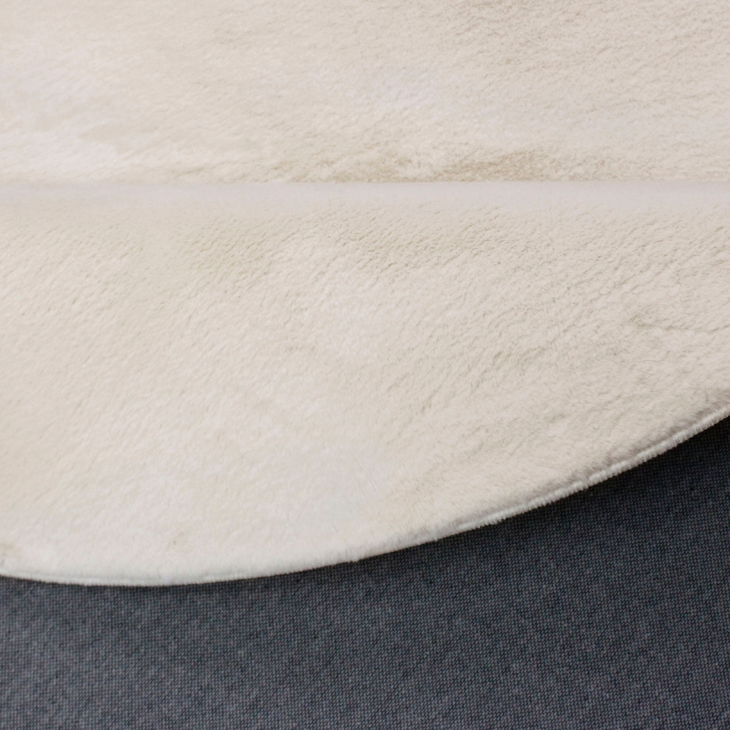 Leonique Fellteppich »Balu«, rund, 20 mm Höhe, Kunstfell in Kaninchenfell Haptik, fussbodenheizungsgeeignet, pflegeleicht, ideale Teppiche für Wohnzimmer, Schlafzimmer, Esszimmer, Arbeitszimmer