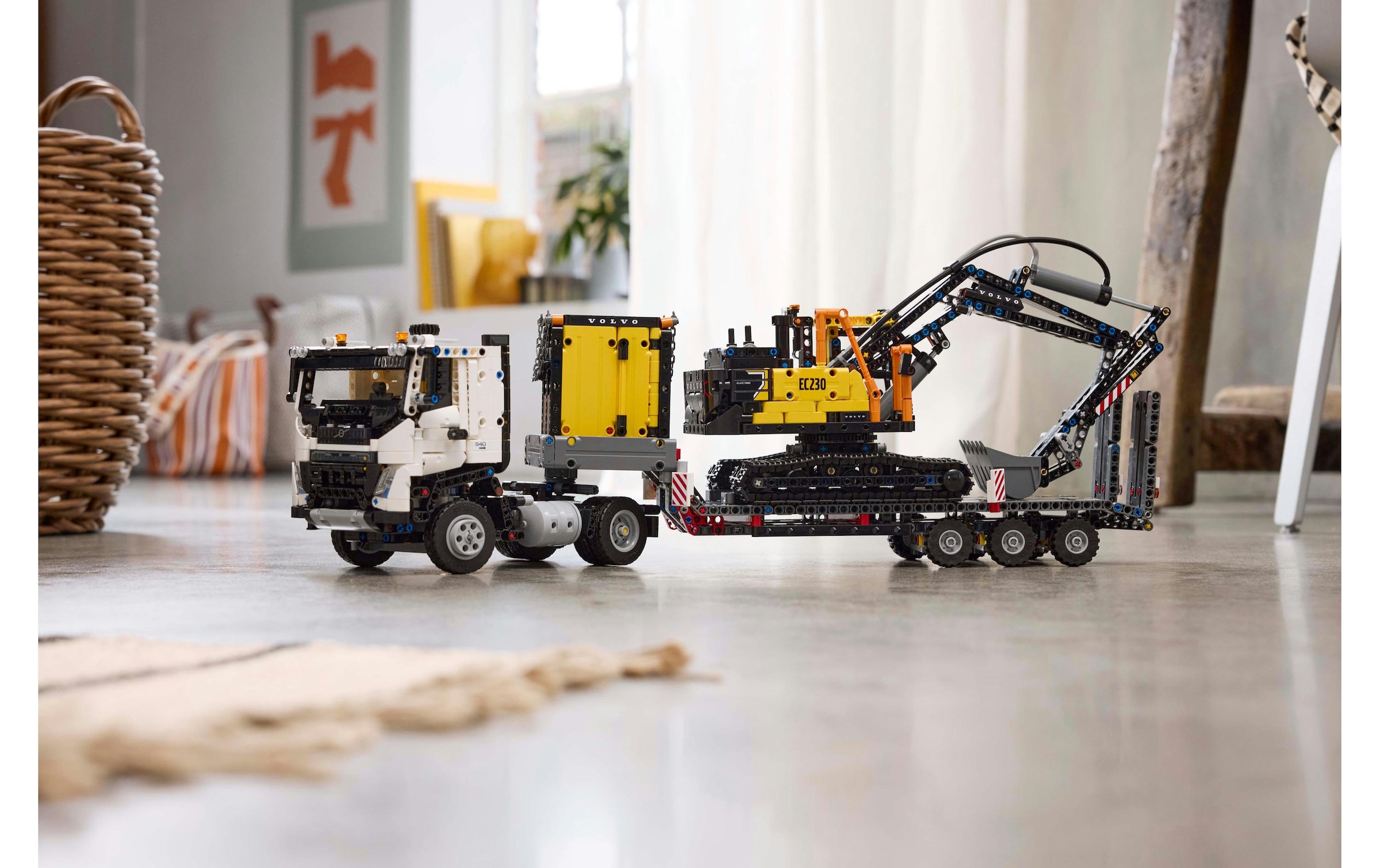 LEGO® Konstruktionsspielsteine »Technic Volvo FMX LKW mit EC230 Electric Raupenbagger 42175«, (2274 St.)