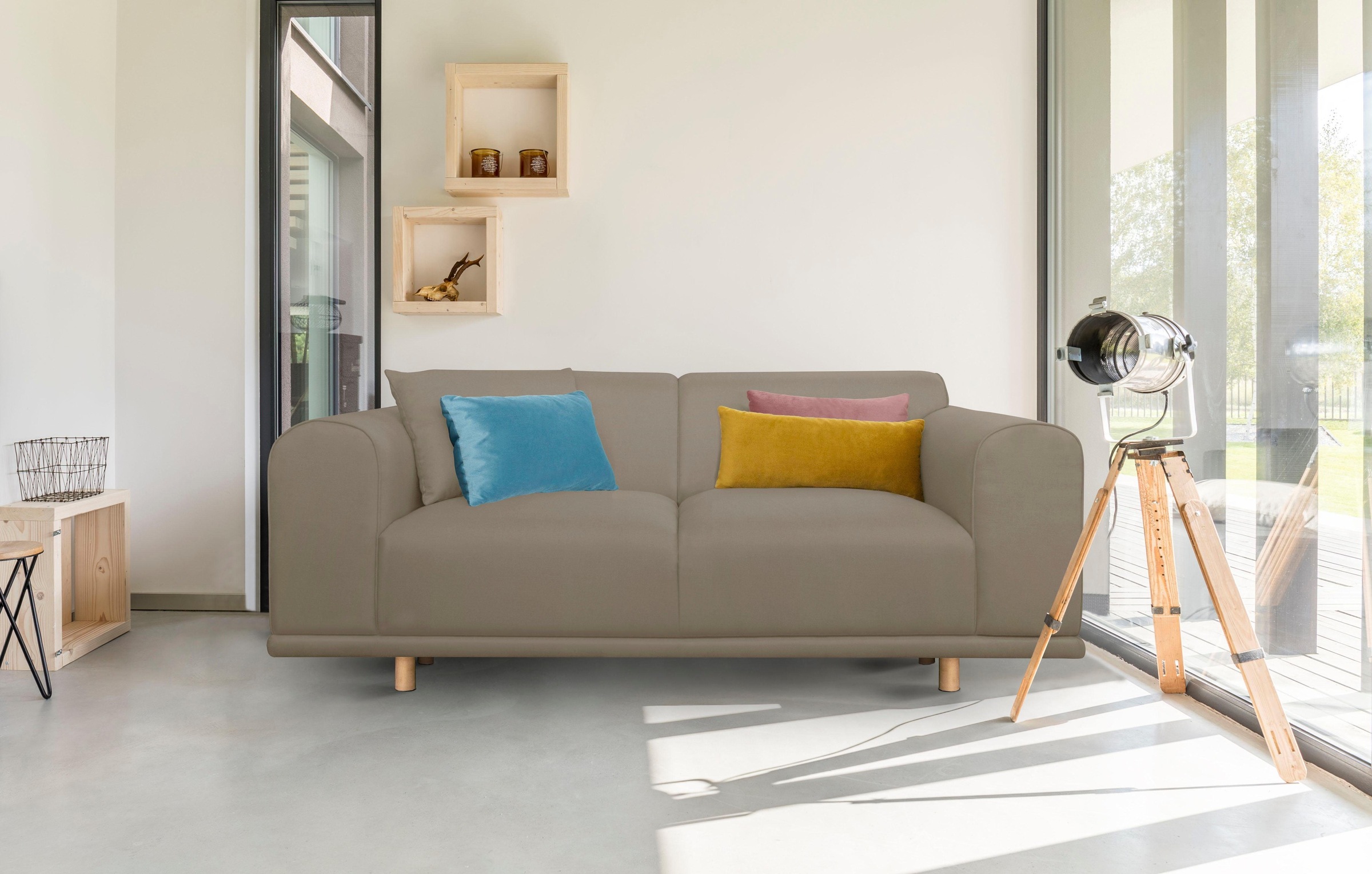 Image of andas 2-Sitzer »Maroon«, in skandinavischem Design, mit losen Kissen bei Ackermann Versand Schweiz