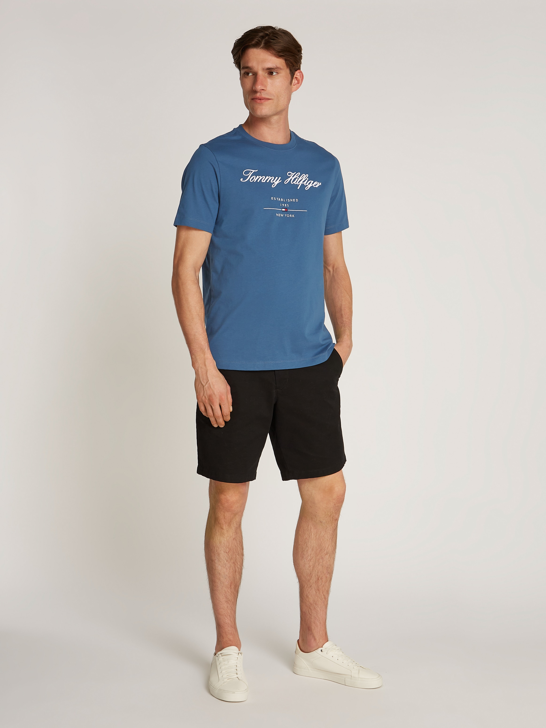 Tommy Hilfiger T-shirt »SCRIPT LOGO TEE« mit aufgesticktem Logo