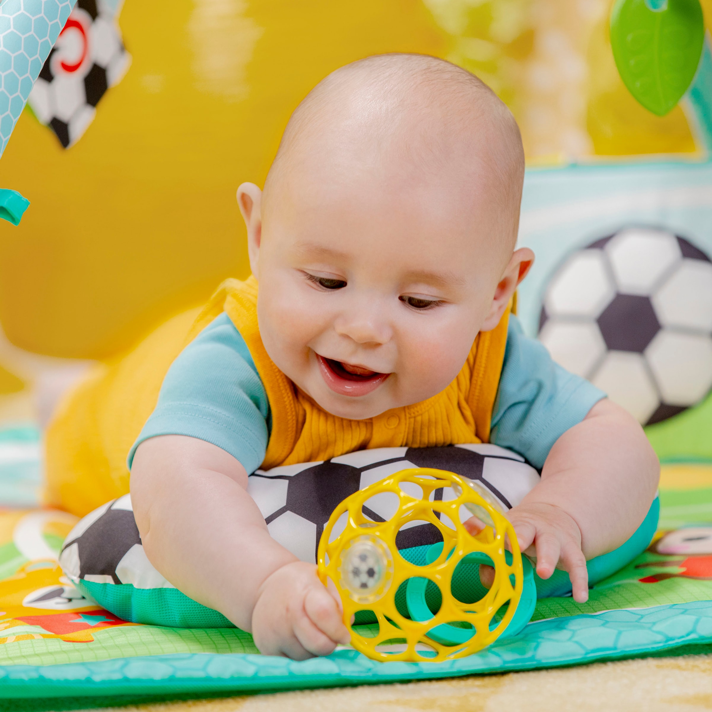 Bright Starts Arche de jeu »Grip & Kick Activity Gym« mit Licht- und Soundeffekt