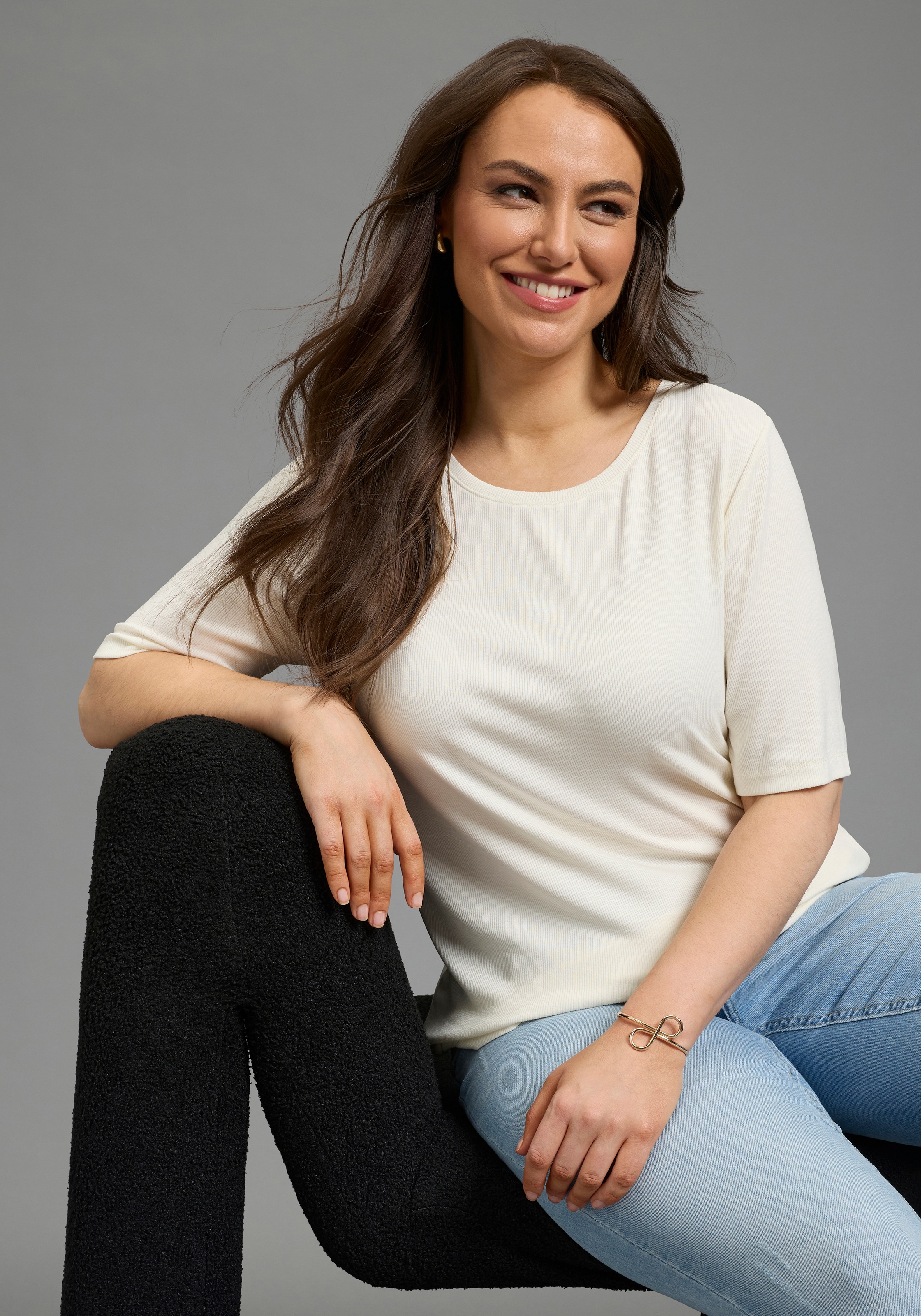 Image of Laura Scott CURVE T-Shirt "Grosse Grössen" im Basic-Stil, mit Rundhalsausschnitt, aus elastischem Single Jersey