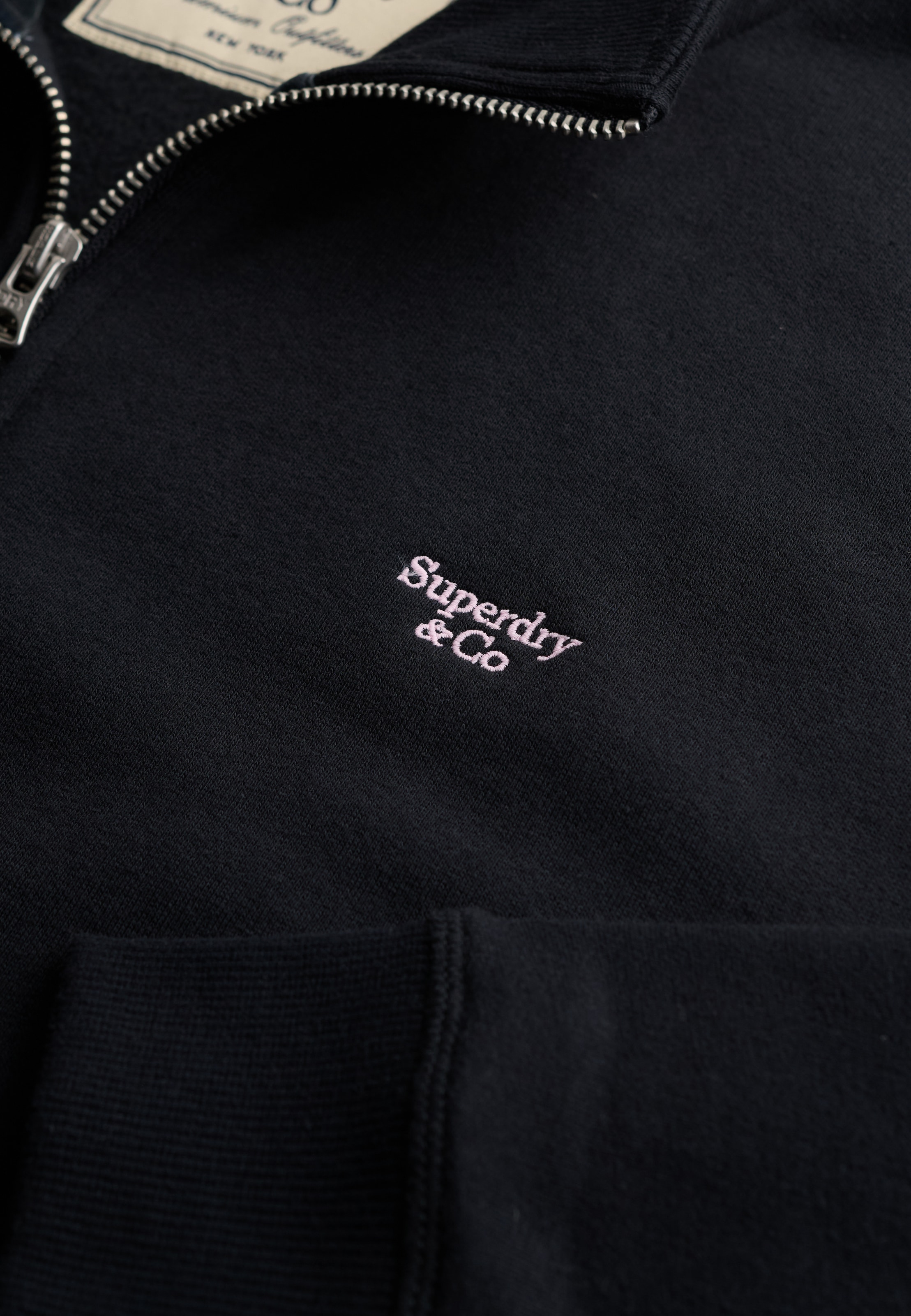 Superdry Sweatjacke »SIGNATURE EMB OVERSIZED TRACK« Oversize-Passform, mit Reissverschluss, hoch geschlossener Ausschnitt