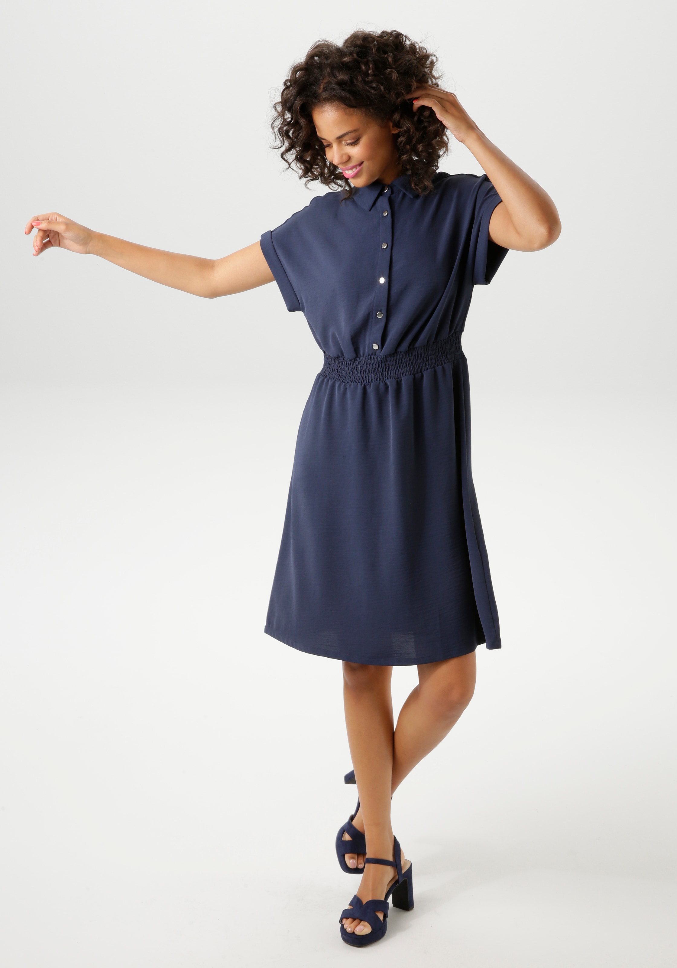 Aniston CASUAL Sommerkleid, mit Smokbündchen in der Taille