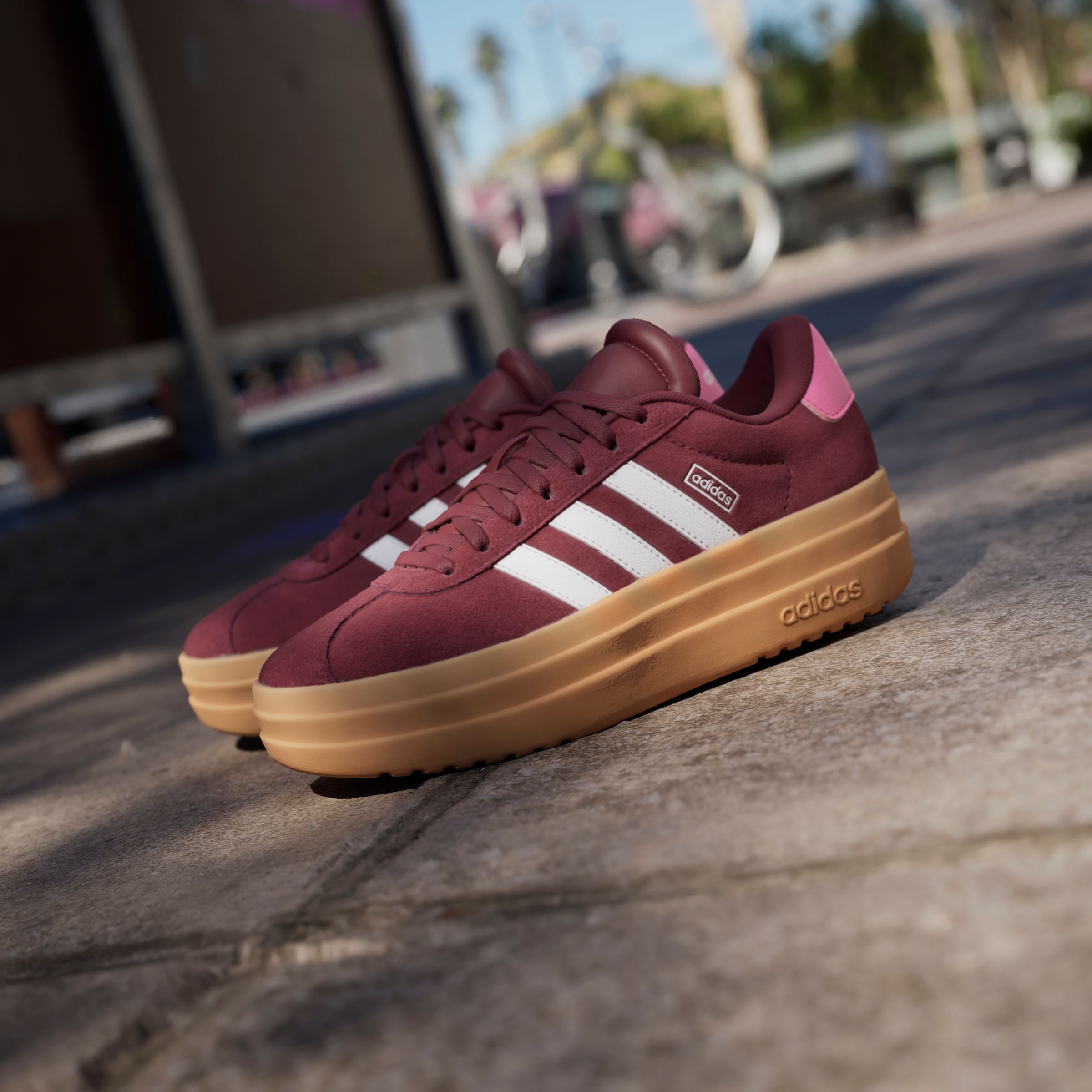 adidas Sportswear Plateausneaker »VL COURT BOLD LIFESTYLE KIDS«, Design auf den Spuren des adidas Gazelle Bold