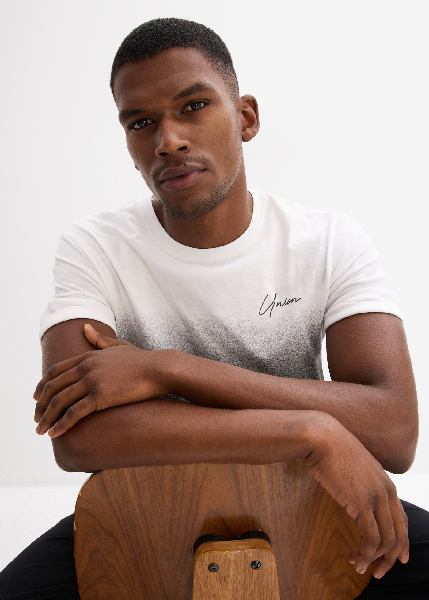 bonprix T-shirt 1 Slim Fit Passform, Kurzarm, atmungsaktives Jersey-Material