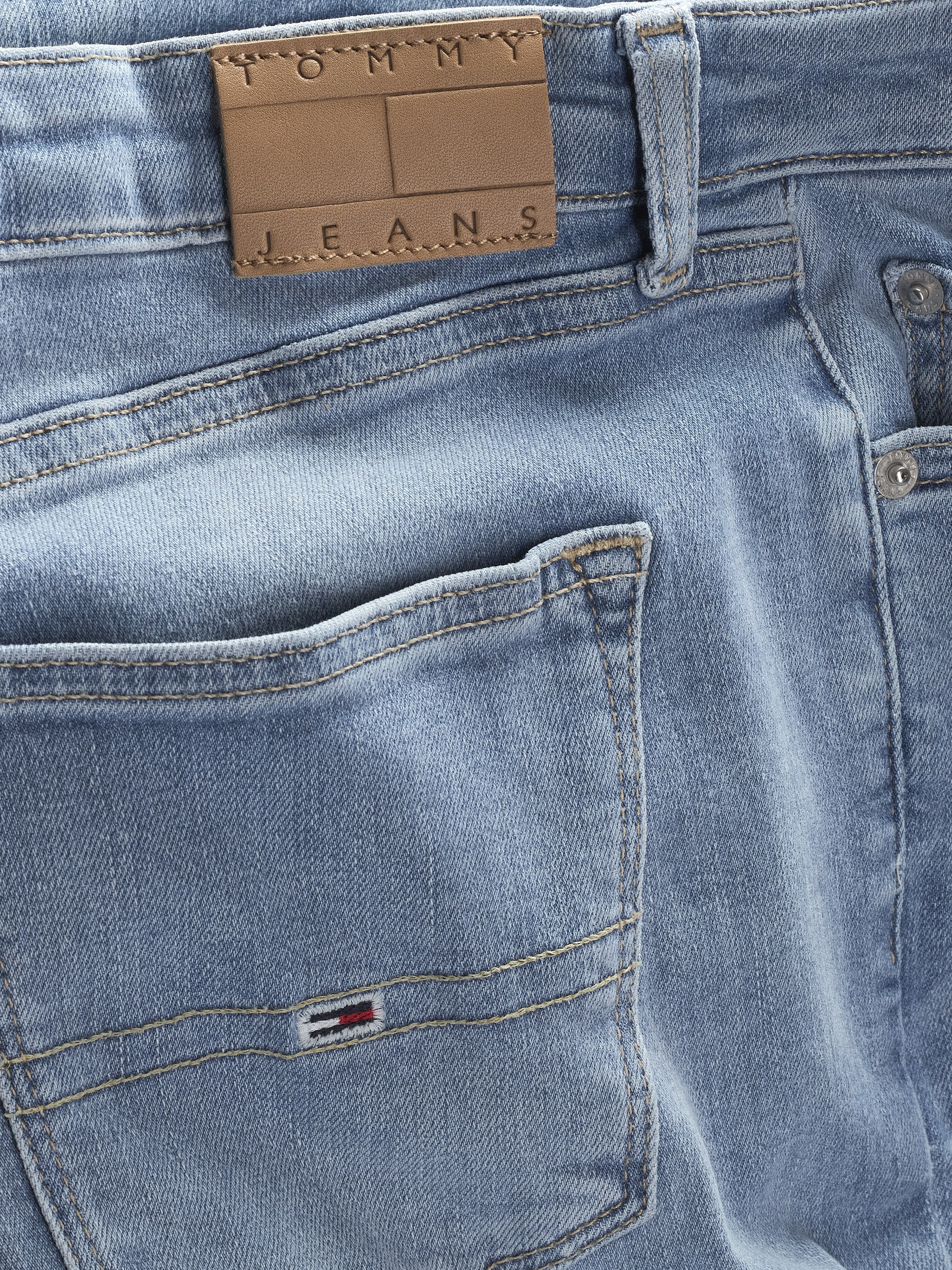 Tommy Jeans Skinny-fit-Jeans »Nora Mid Rise Skinny Fit«, mit Waschung, Logo-Badge