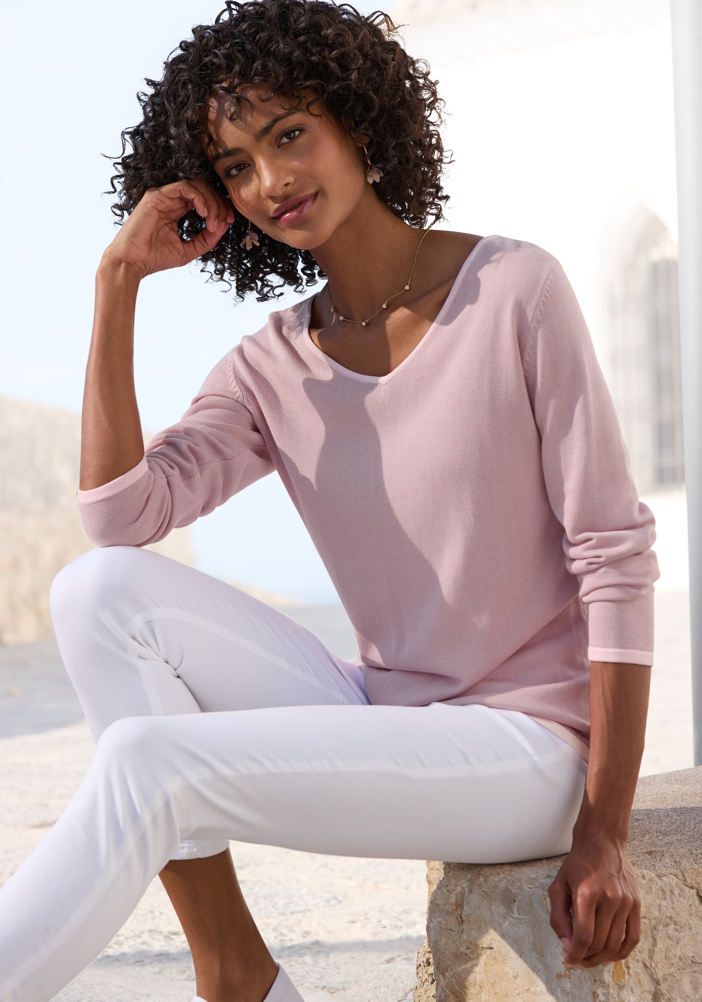 Vivance V-Ausschnitt-Pullover »mit Kontrastkanten an den Abschlüssen« Basic-Pullover mit V-Ausschnitt, weicher Feinstrickpullover, casual