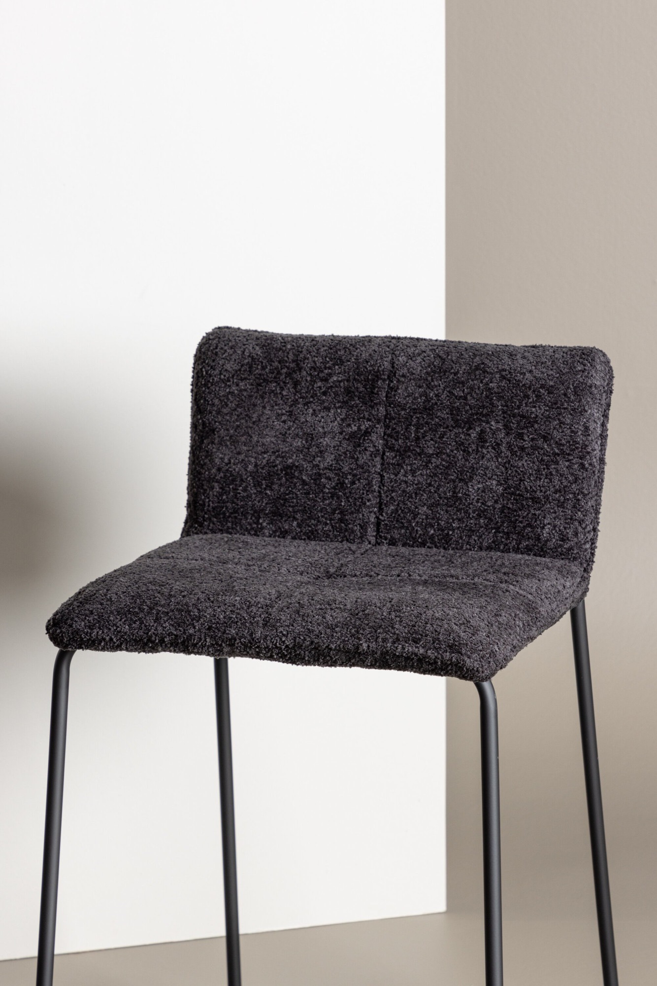 Venture Home Barhocker »Bisbee, 2er-Set Barhocker mit Fussstütze, belastbar bis 120 kg« Set, 2 Stk. tlg. Tresenstuhl, weicher Bezug, Stahlbeine, Fussstütze, modern