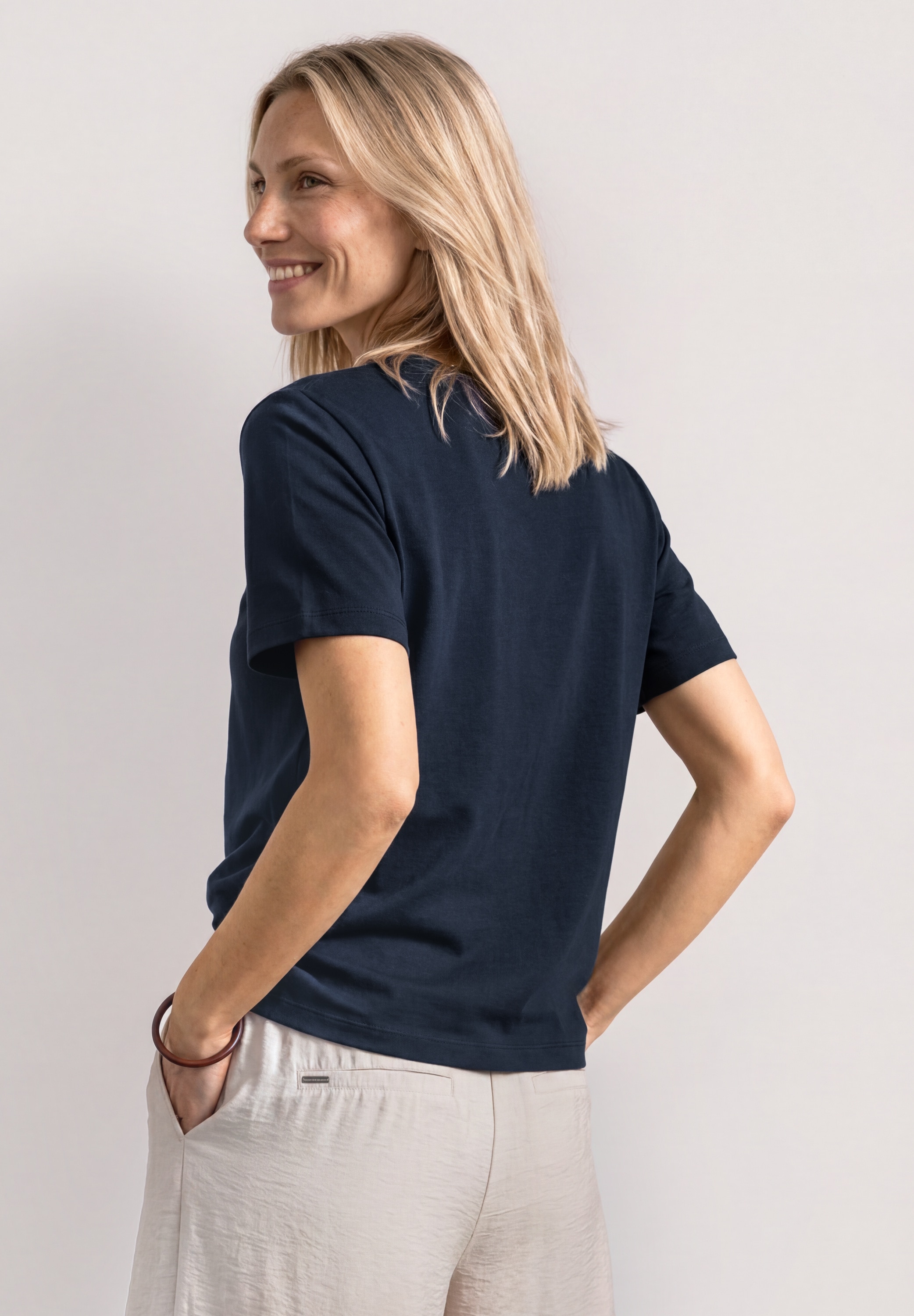STREET ONE Kurzarmshirt Sommershirt mit dekorativen Details am Rundhals