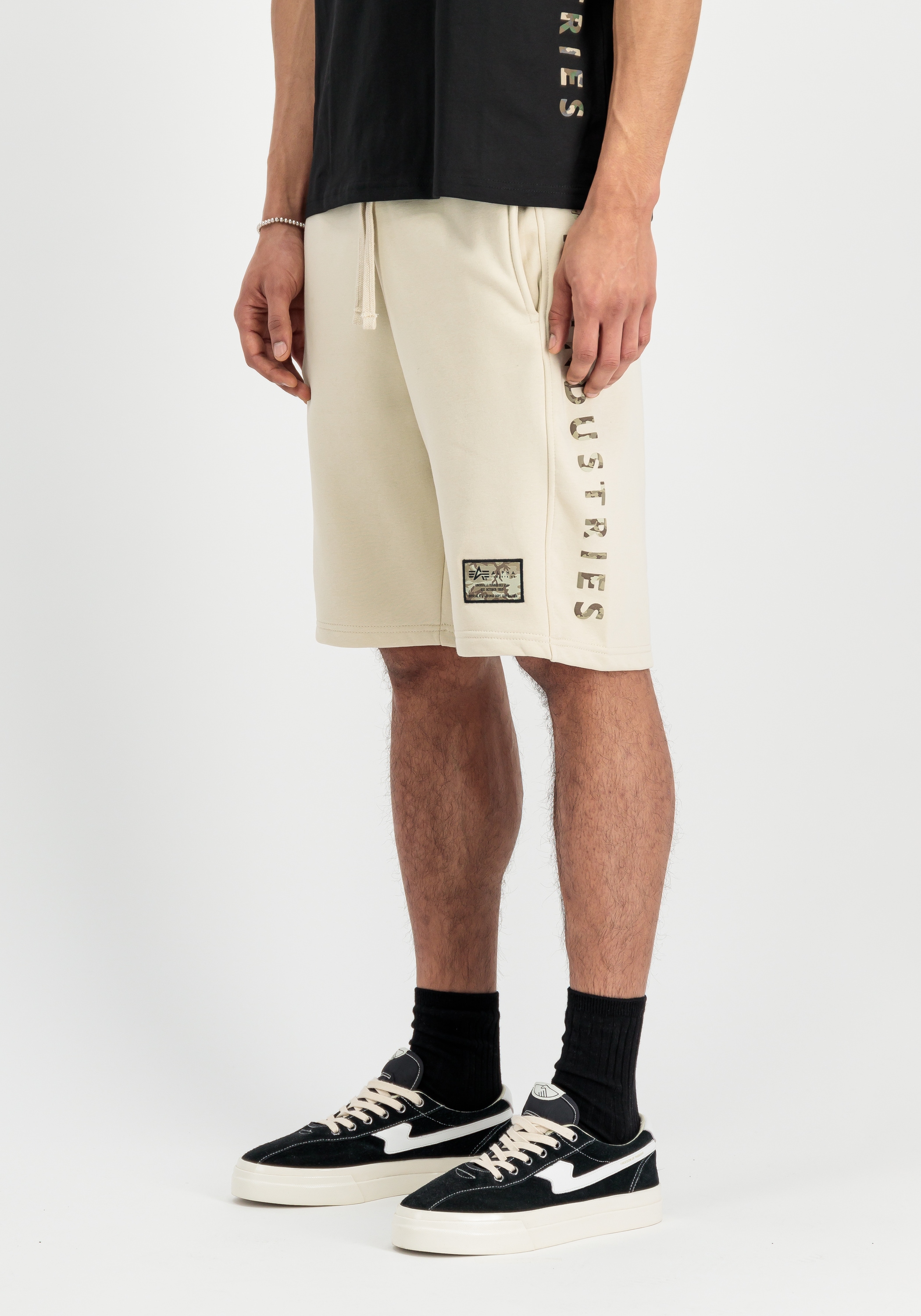 Image of Alpha Industries Shorts "Camo Jogger Shorts"