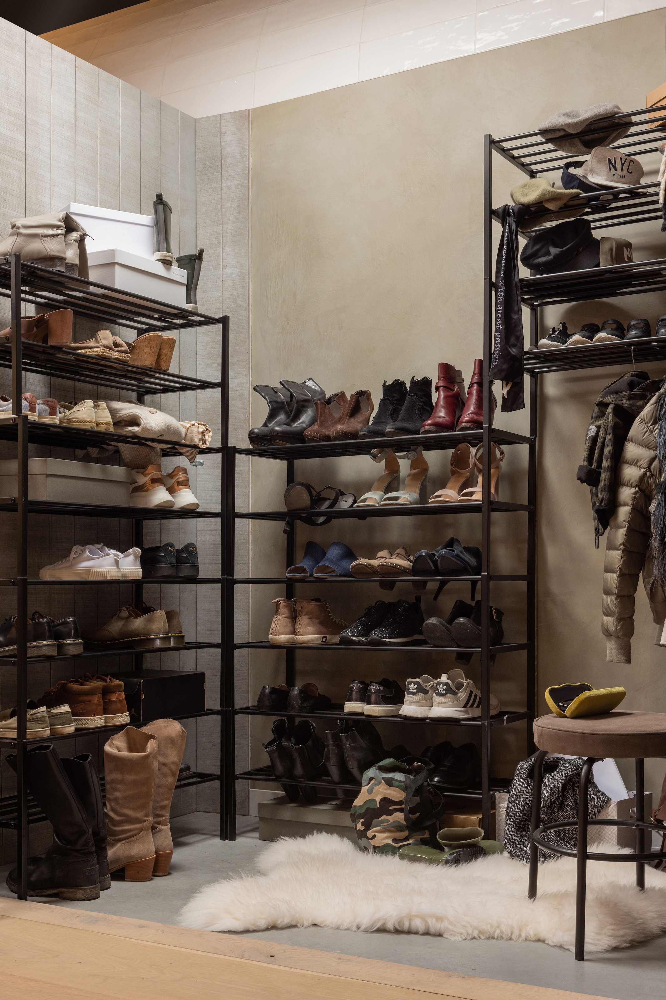WOOOD Schuhregal »Ferro mit pulverbeschichtetem Eisen stapelbar« Tragkraft 15 kg pro Einlegeboden, Pfleiglicht, einfach zu montieren