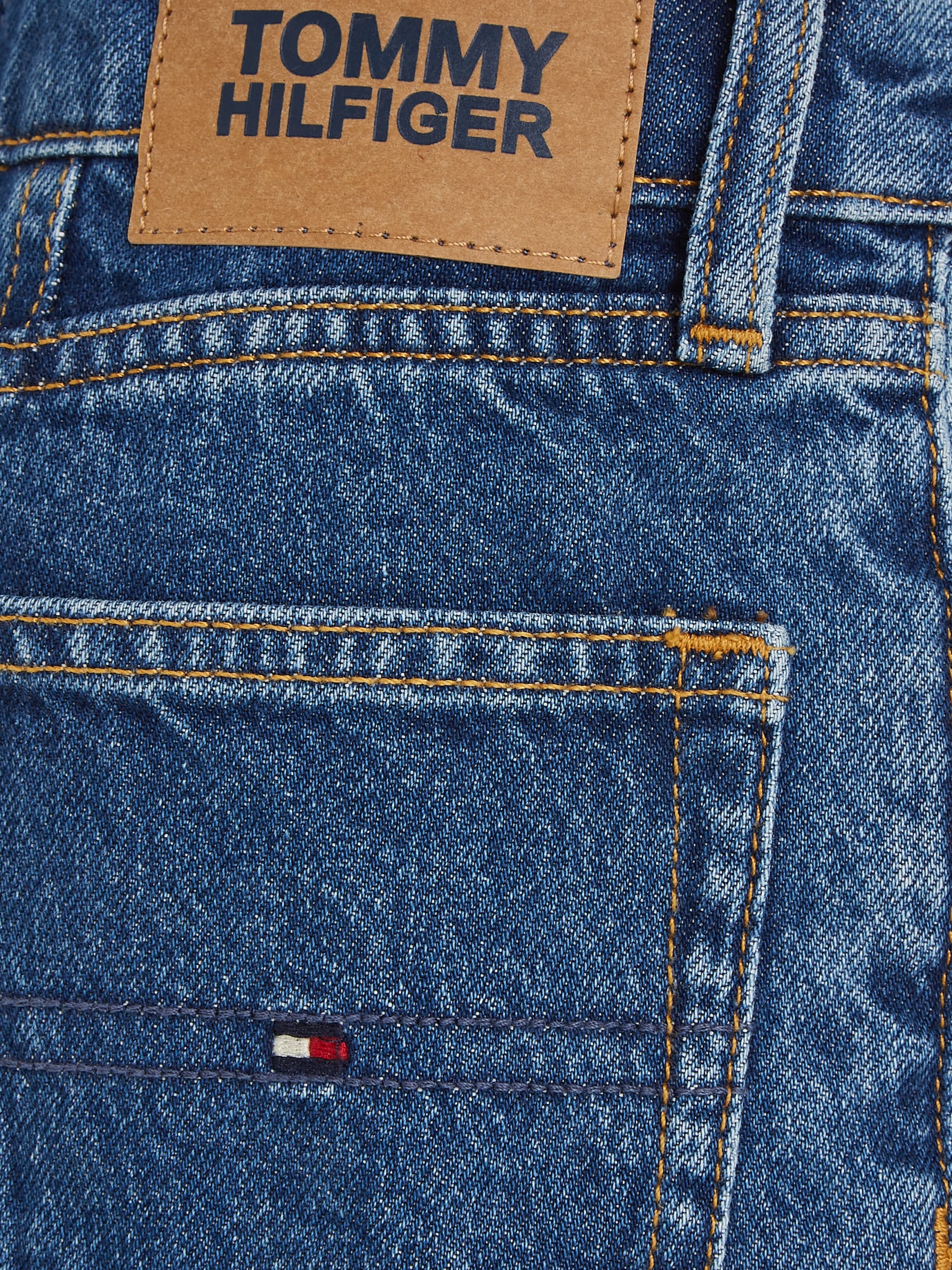 Tommy Hilfiger Shorts »GIRLFRIEND MID BLUE SHORTS«, mit Tommy Hilfger Logo-Badge