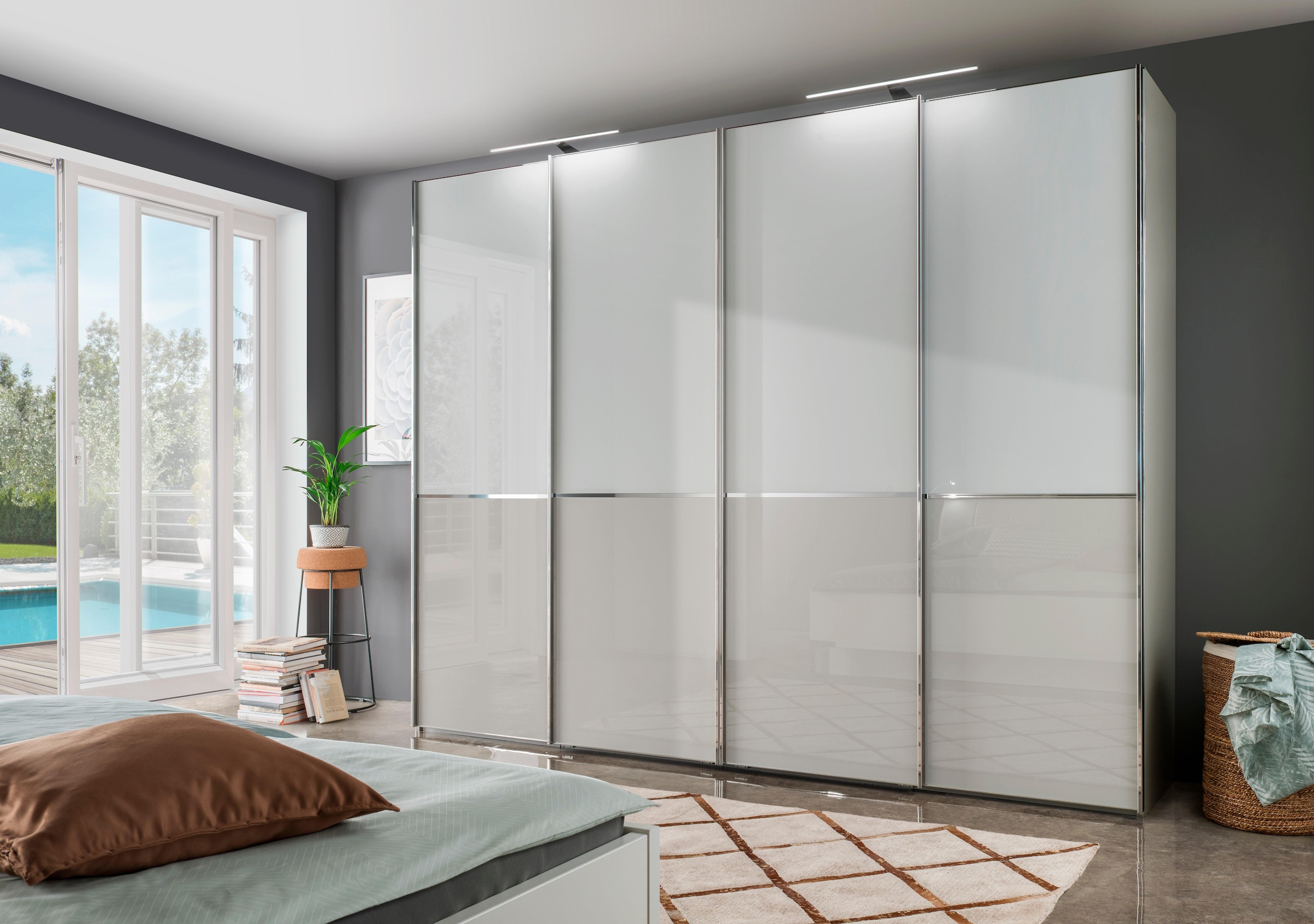 WIEMANN Schwebetürenschrank »Shanghai, Made in Germany,«, mit praktischer Panorama-Tür und edler Glasfront, lautlos gleitend
