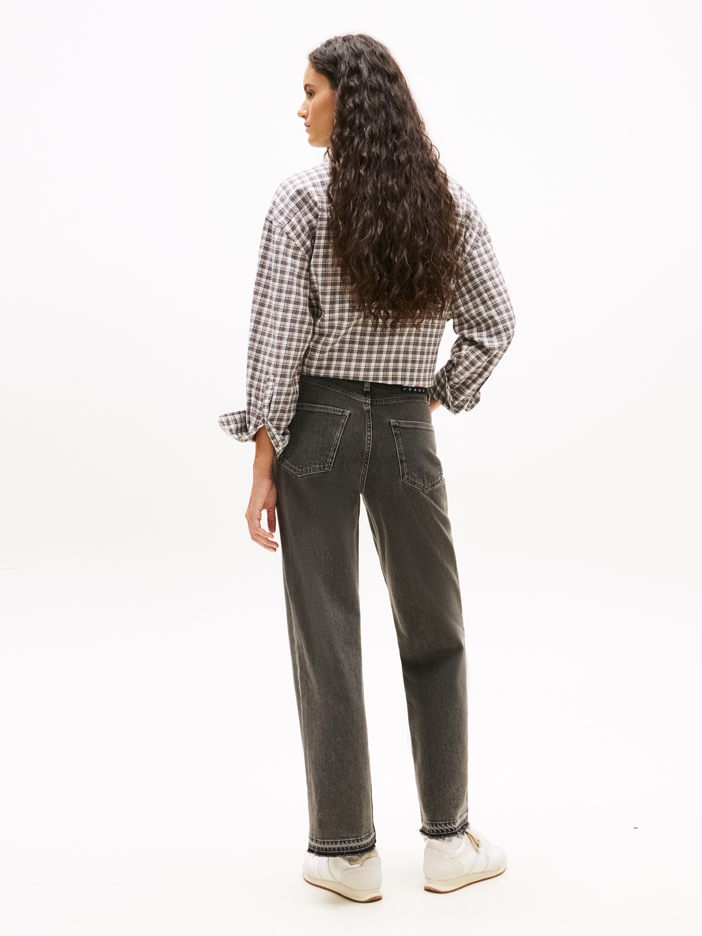 Tommy Jeans Jeans droit »LAYLA HR SLIM STR CI4171« mit destroyed Detail am Beinabschluss