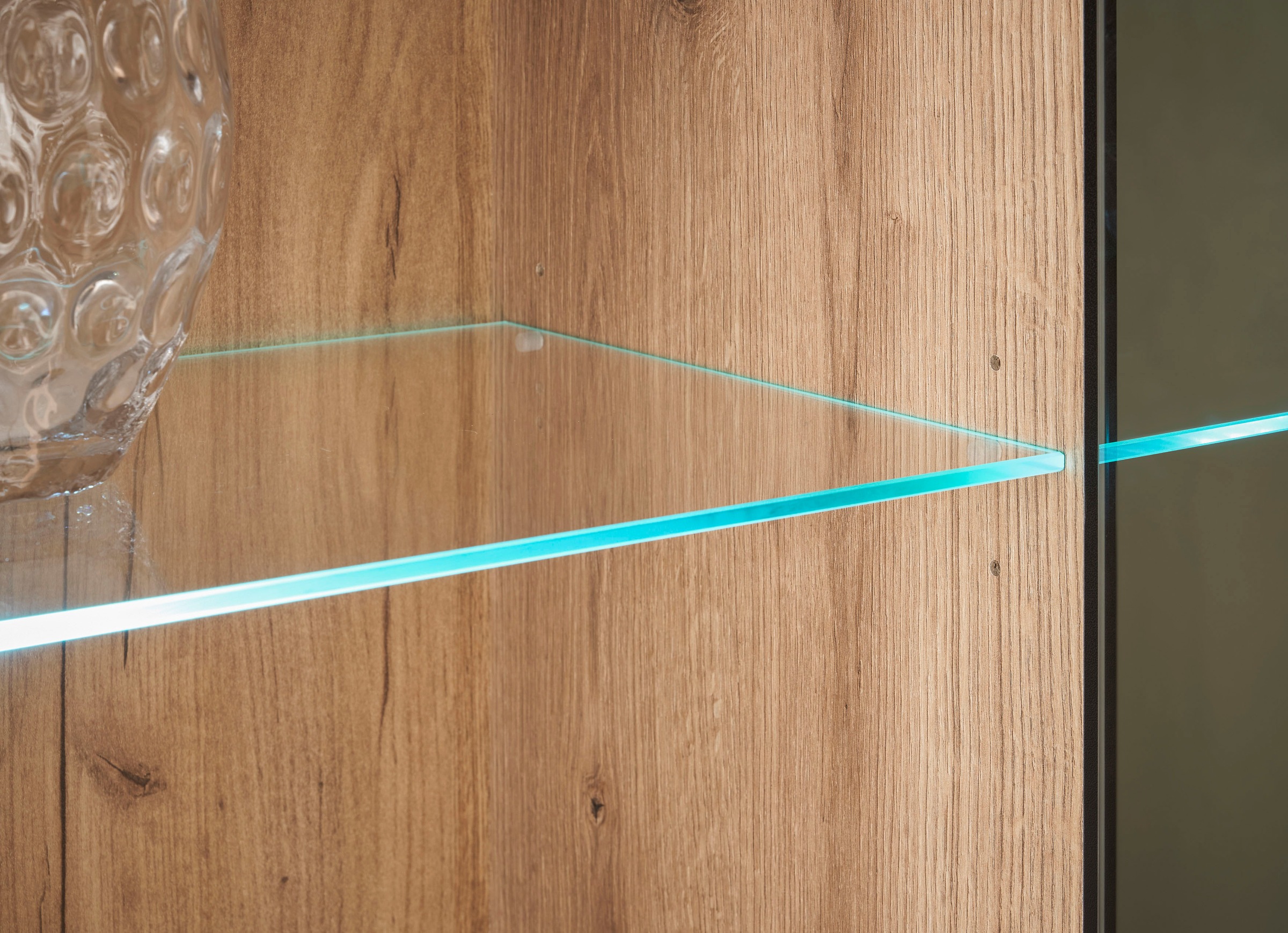 INOSIGN Highboard »Cantara, moderner Schrank, Vitrine in Eiche Dekor oder weiss«, schwarze Stangengriffe, ausreichend Stauraum, vielseitig einsetzbar